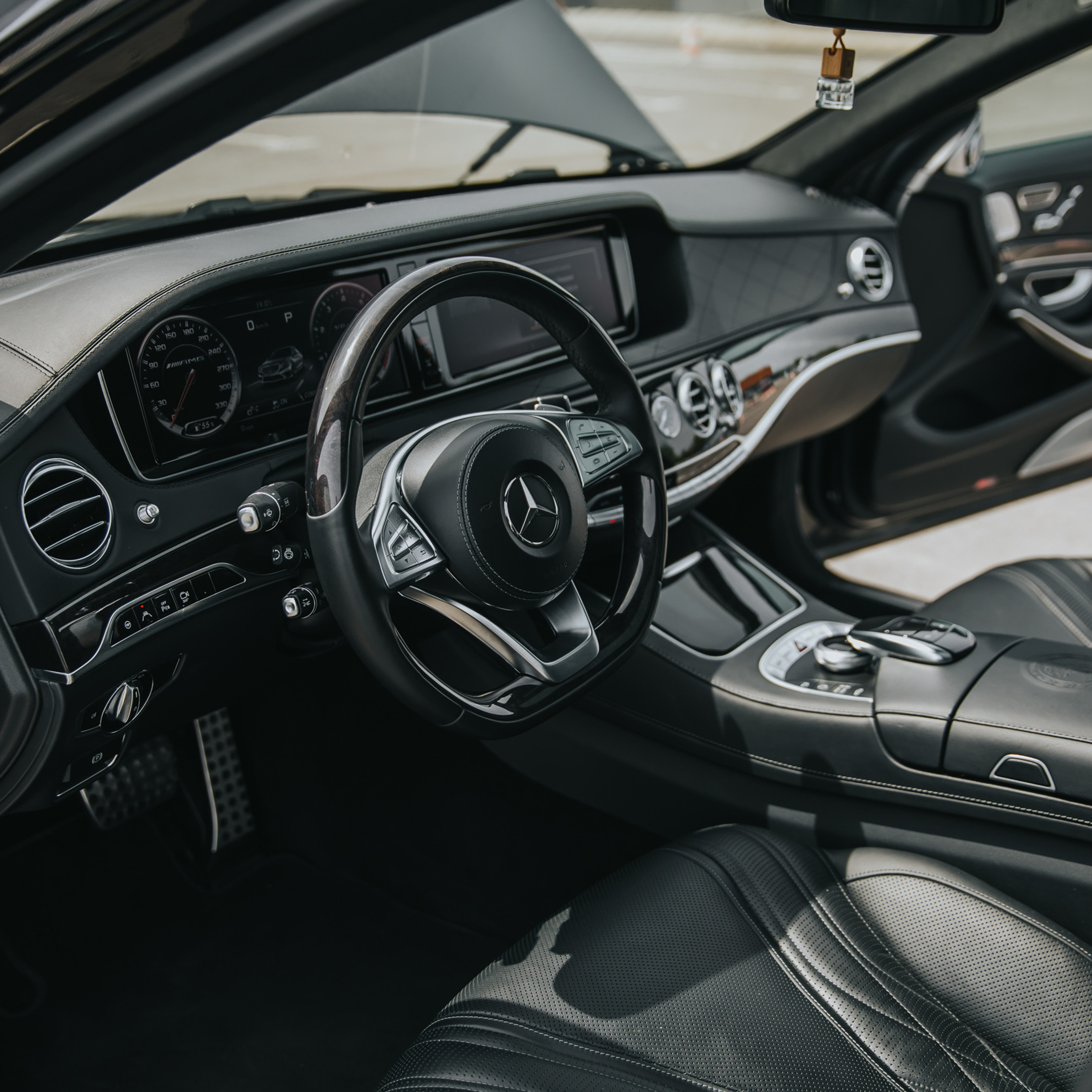 Mersedes Benz s63 AMG