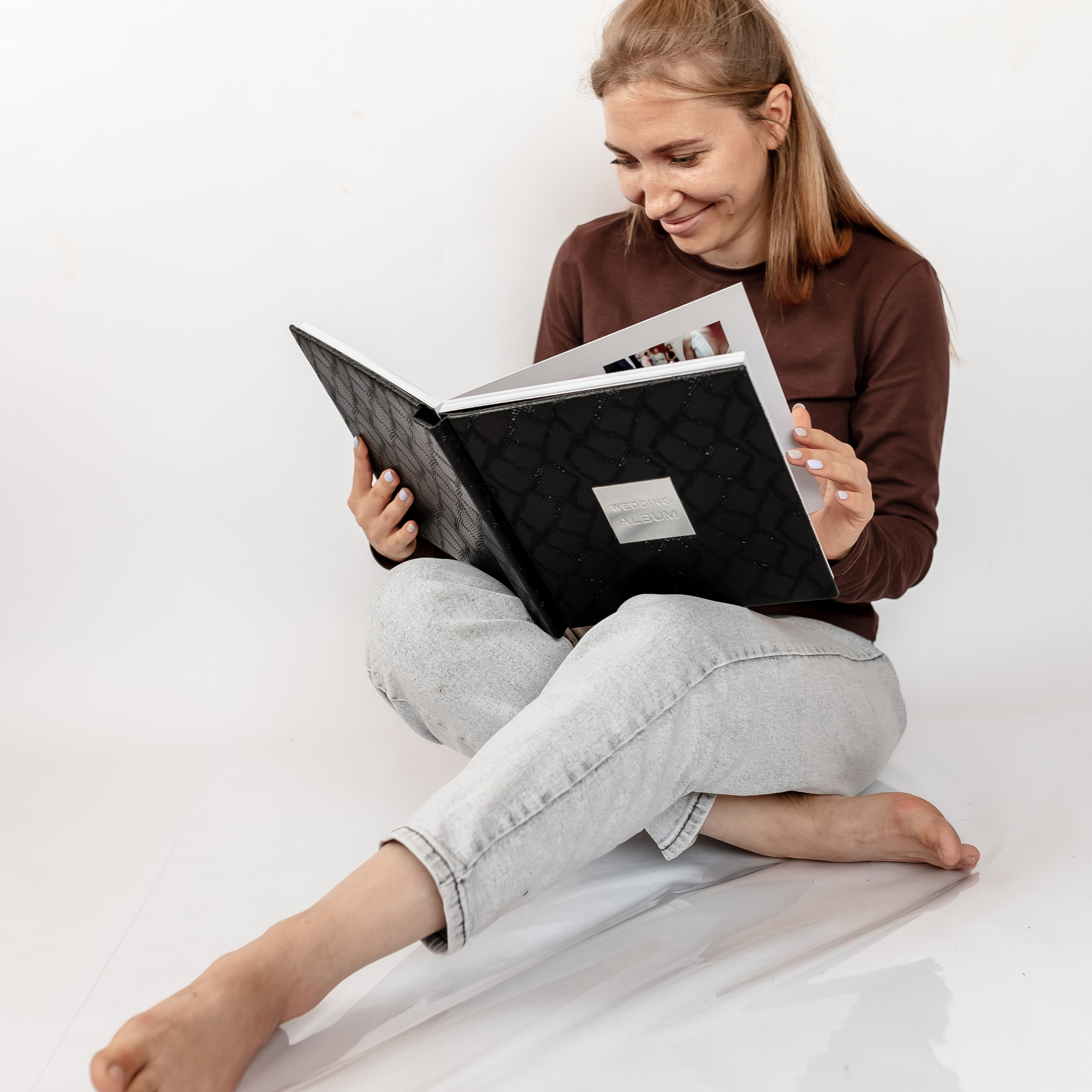 Кожзам, змеином переплете. Свадебная книга 25*25см