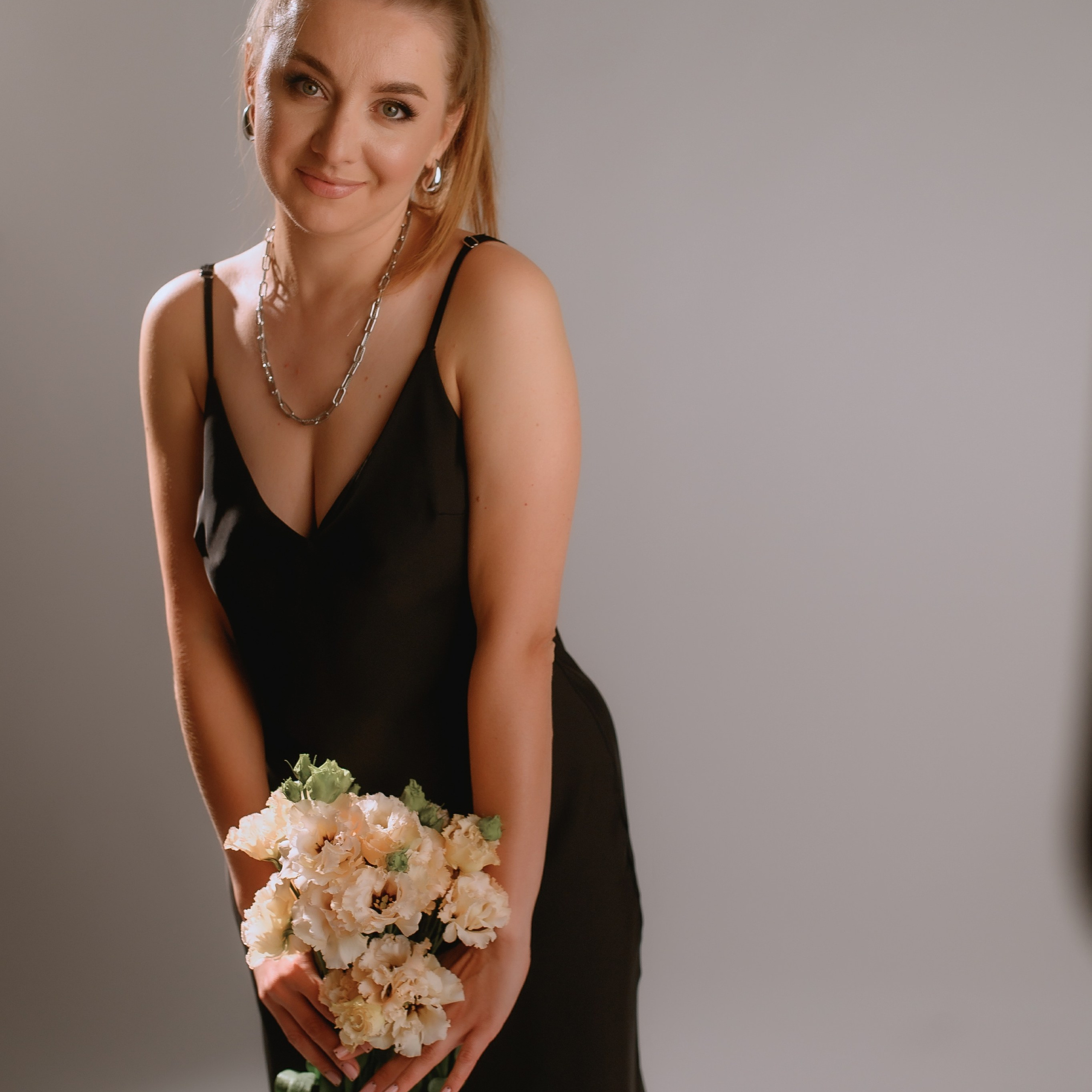 Студия. Елена.