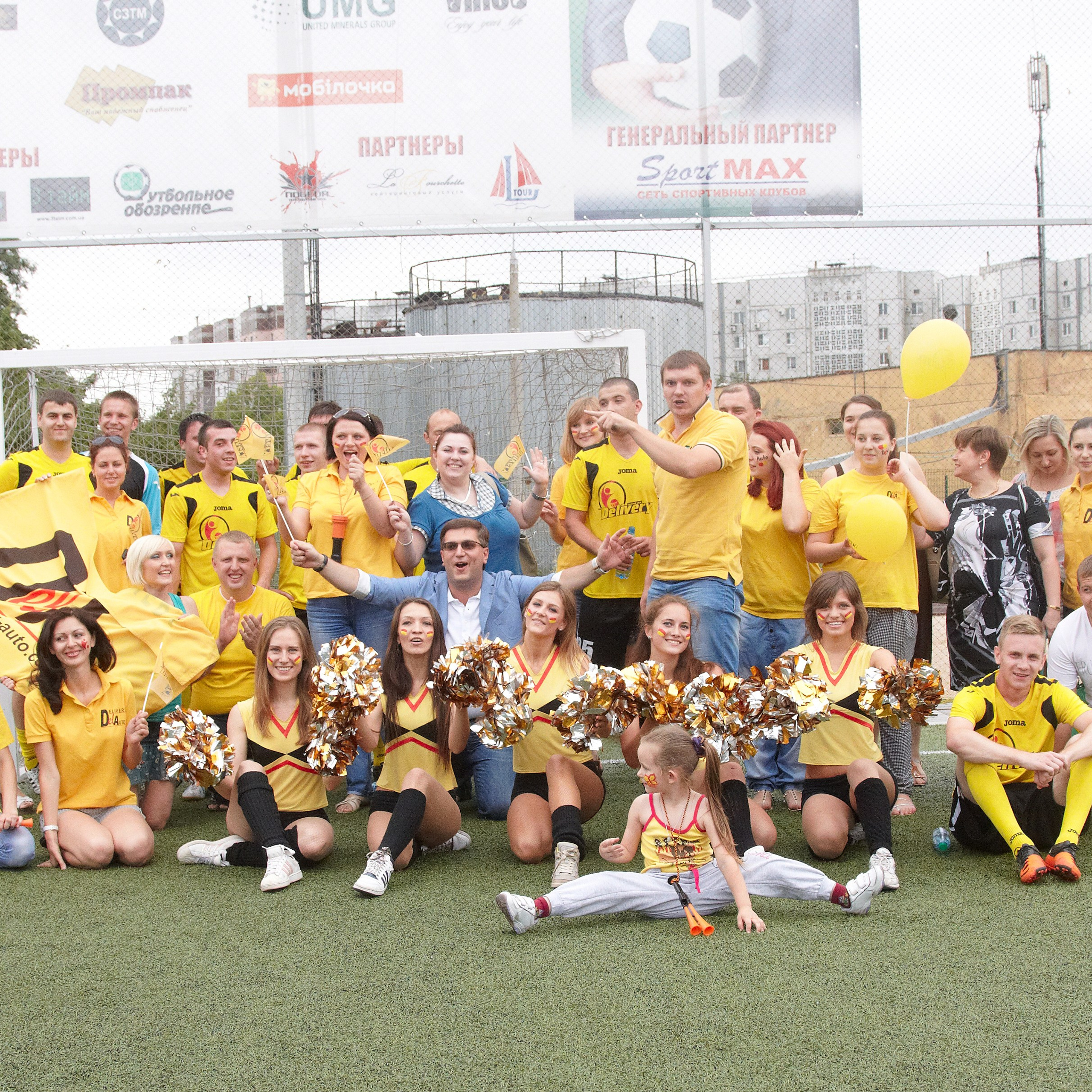 Командный футбольный матч тимбилдинга: азарт, поддержка и спортивный дух коллектива