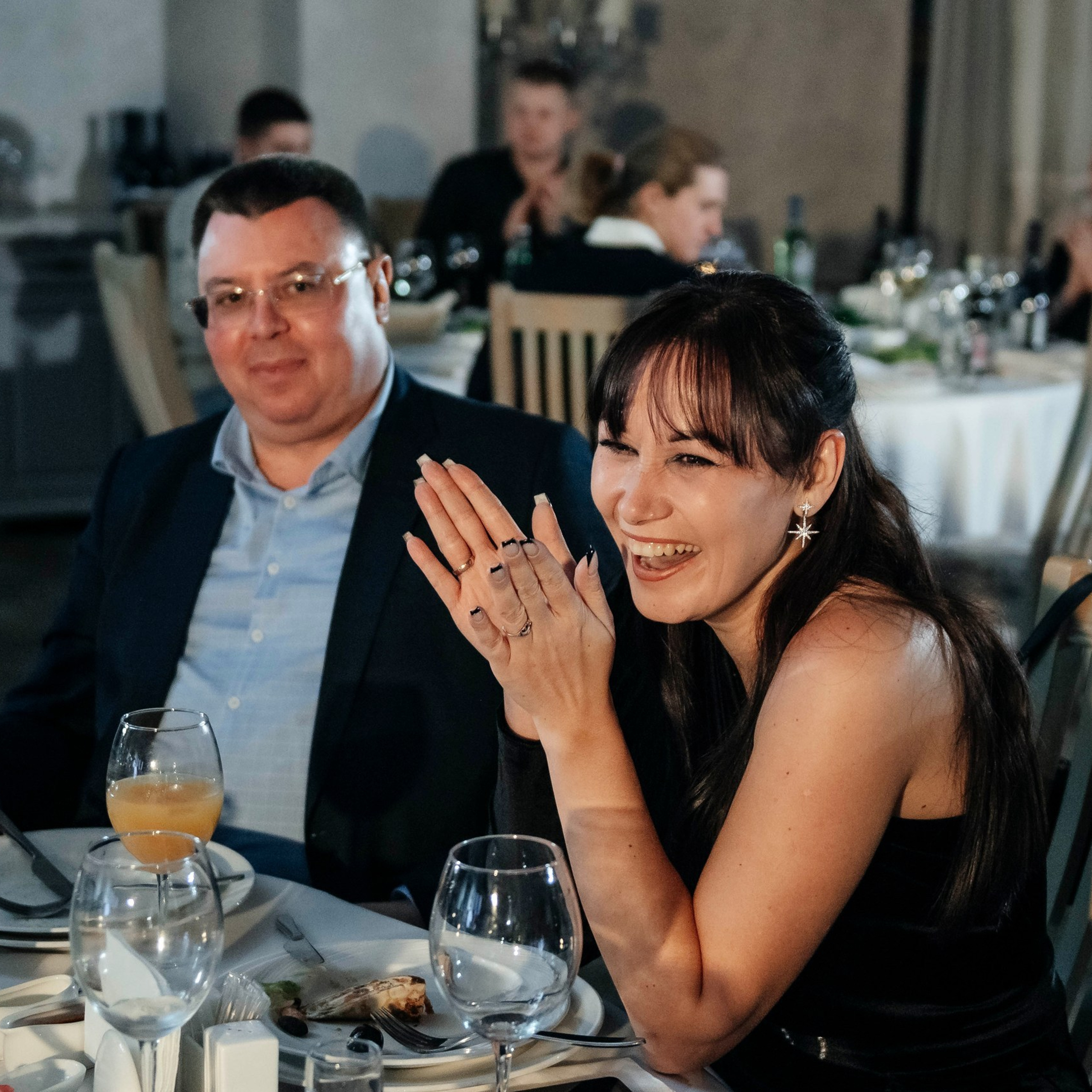 Корпоративная вечеринка в Ростов-на-Дону от Ивент агентство Анастасии Новиковой: гости общаются и участвуют в развлечениях.