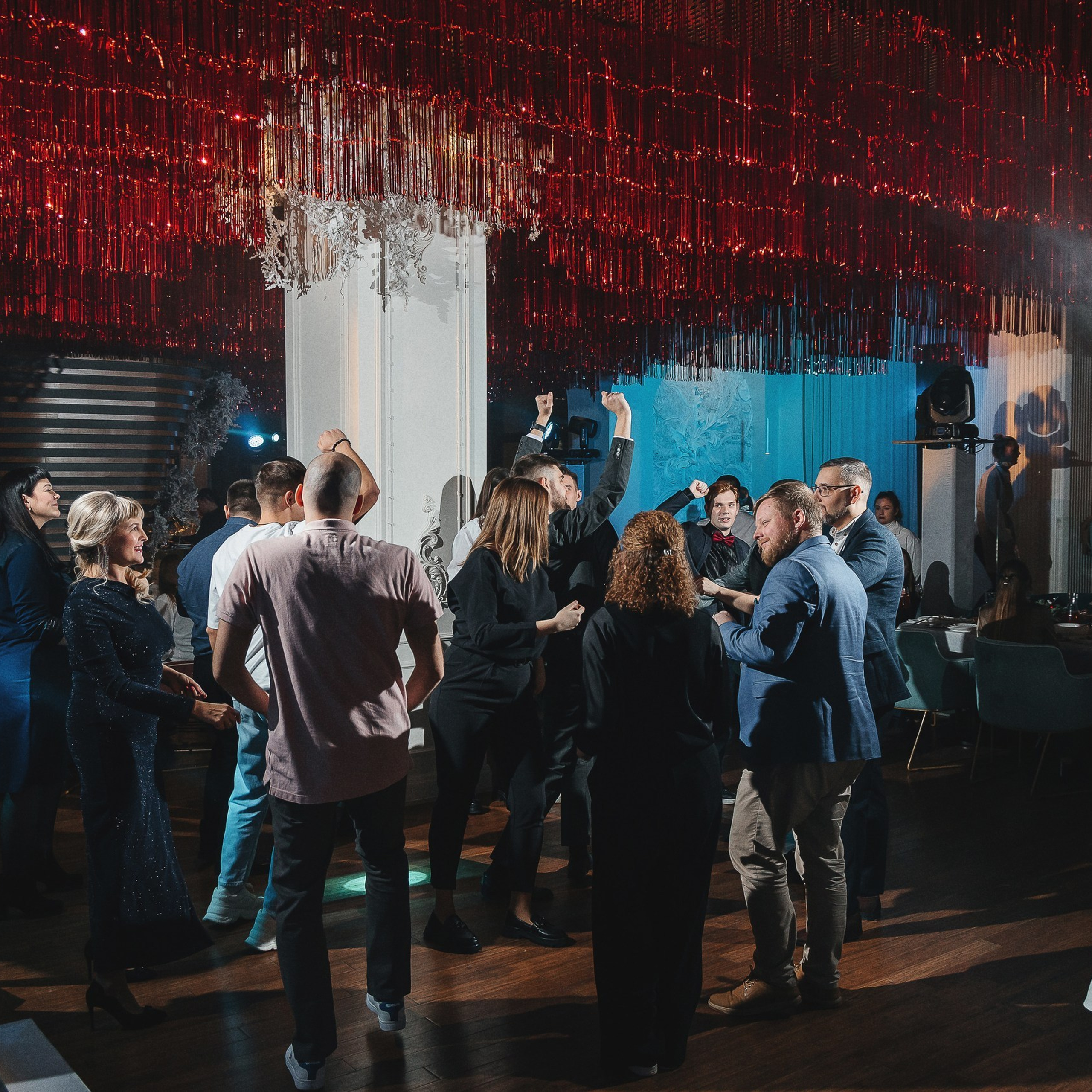 Корпоративное мероприятие в Ростове-на-Дону от Анастасии Новиковой: сотрудники общаются и участвуют в командной активности