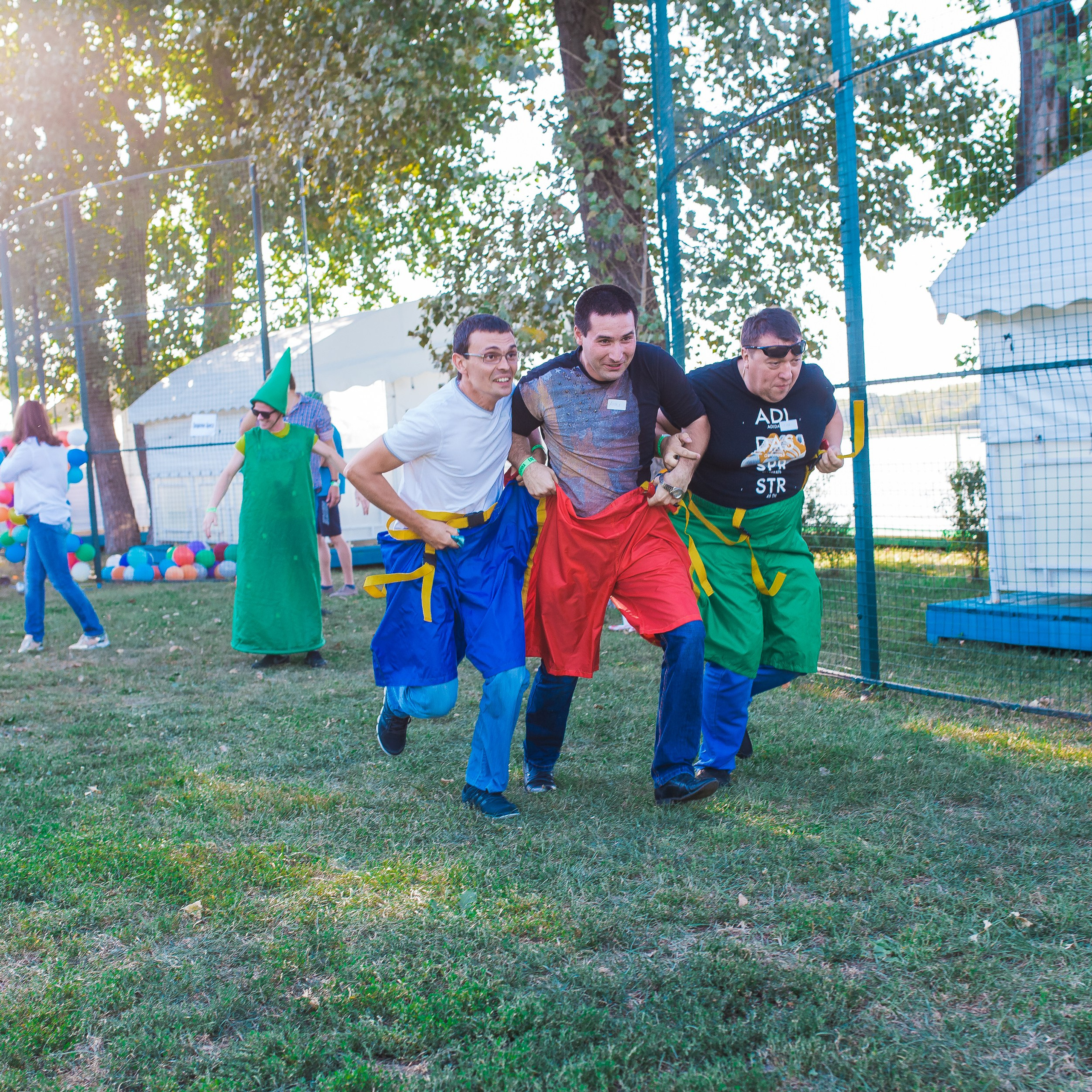 Участники тимбилдинга в Ростове-на-Дону выполняют совместные задания и сплачиваются в команду