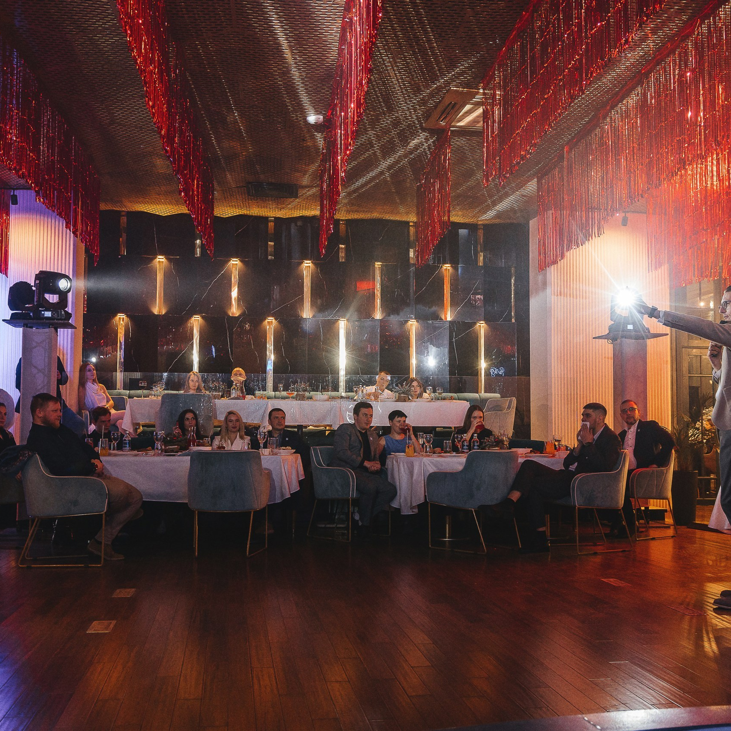 Корпоративное мероприятие в Ростове-на-Дону от Анастасии Новиковой: сотрудники общаются и участвуют в командной активности