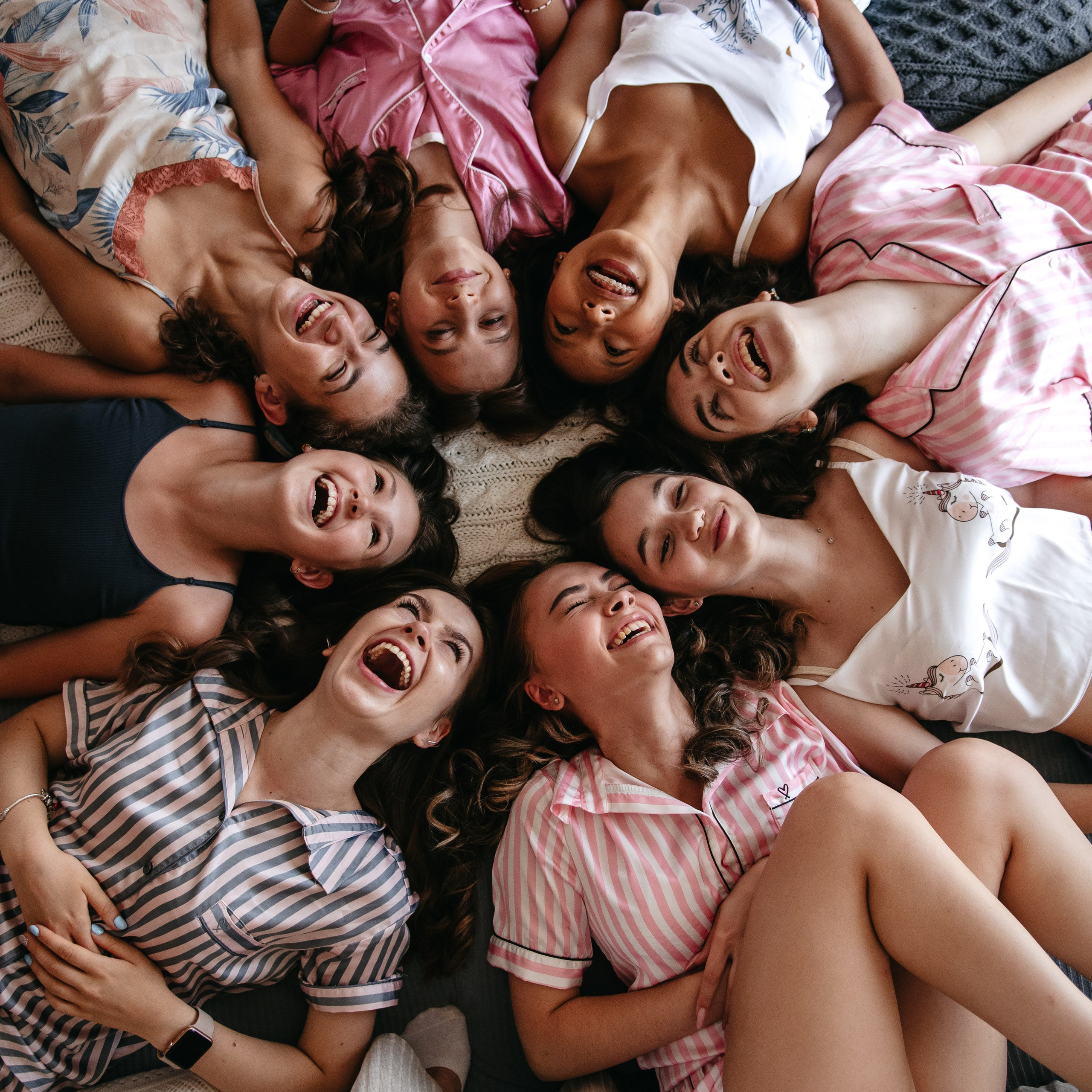 Детский праздник в Ростове-на-Дону: девочки веселятся на пижамной вечеринке