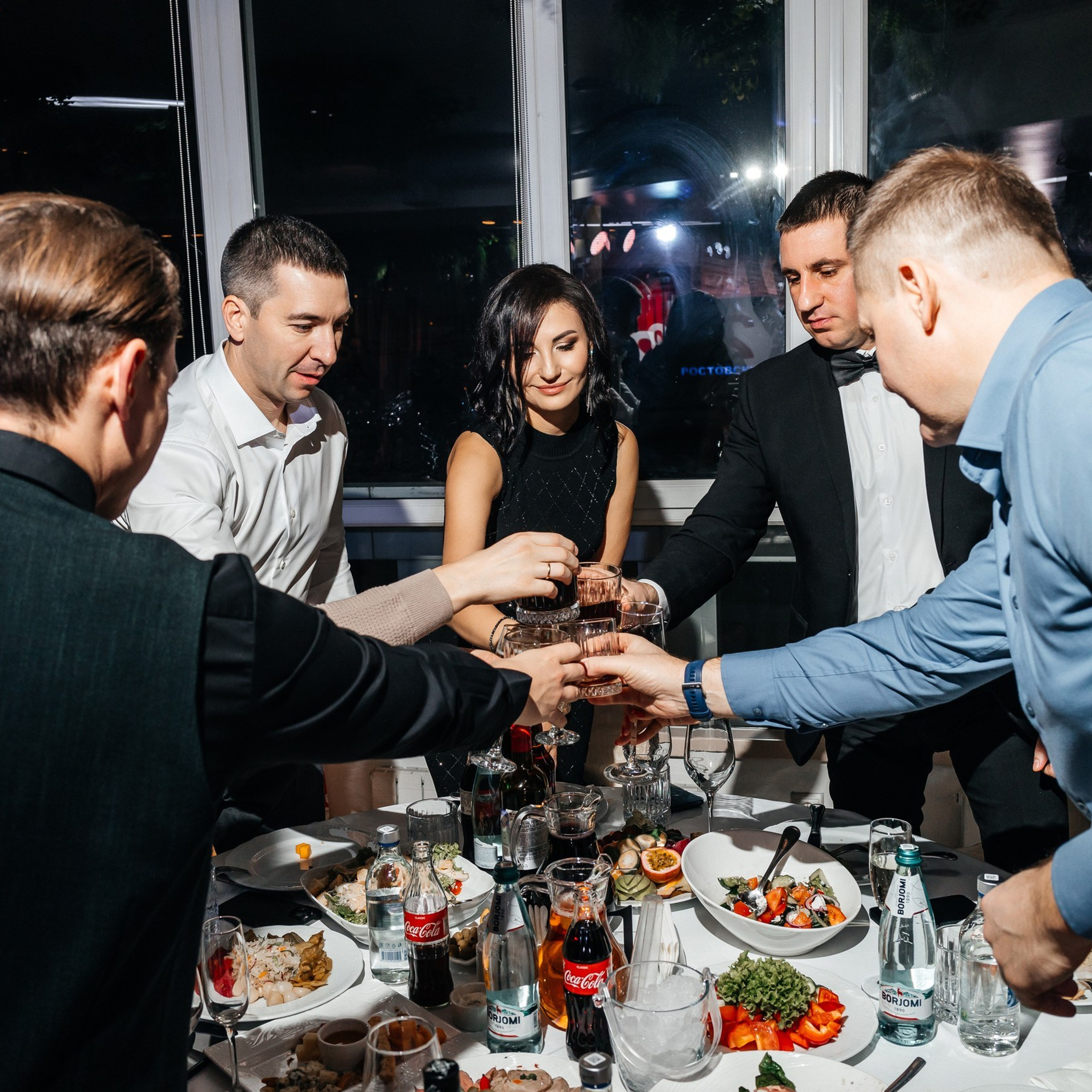 Корпоративное мероприятие в Ростове-на-Дону от Анастасии Новиковой: сотрудники общаются и участвуют в командной активности