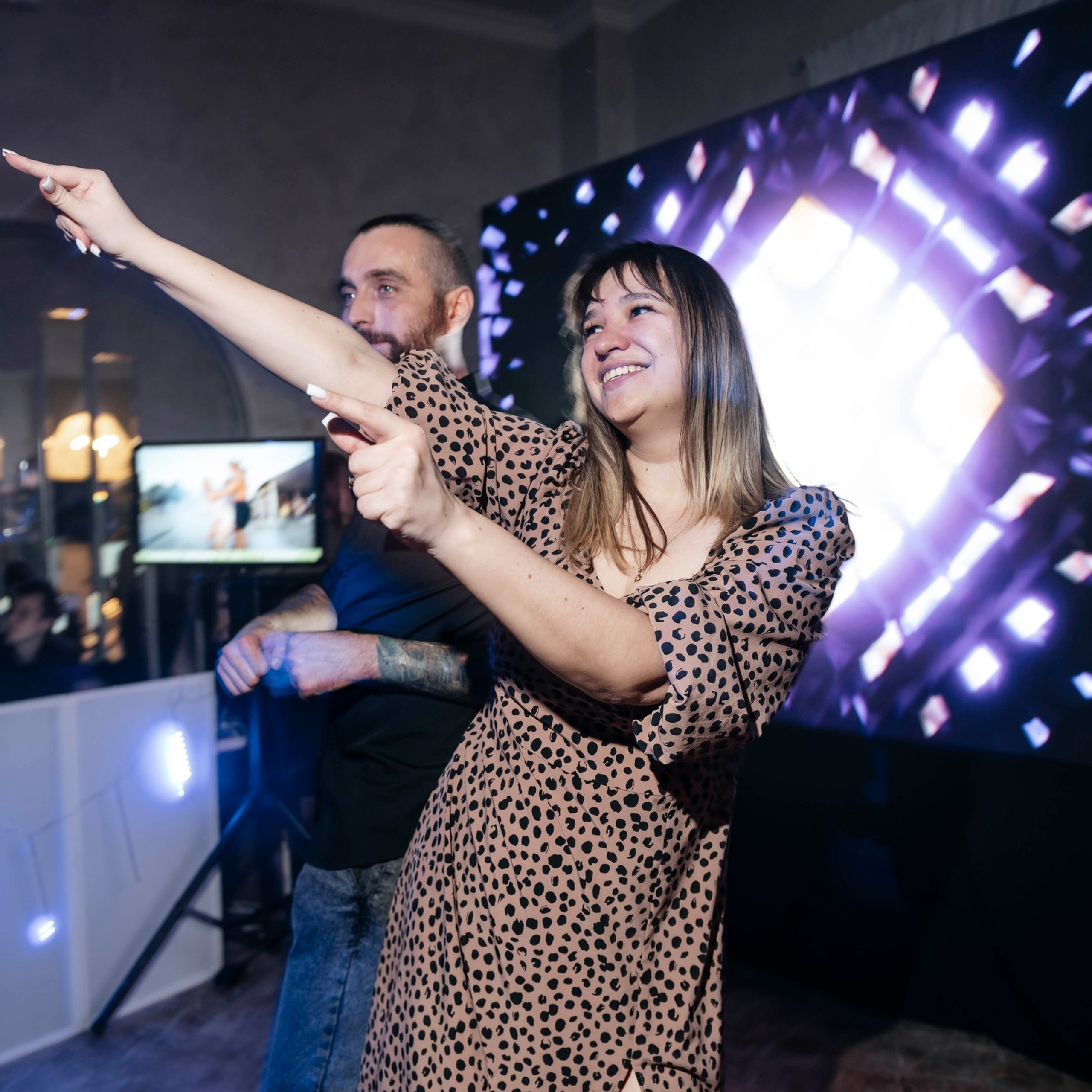 Корпоративная вечеринка в Ростов-на-Дону от Ивент агентство Анастасии Новиковой: гости общаются и участвуют в развлечениях.