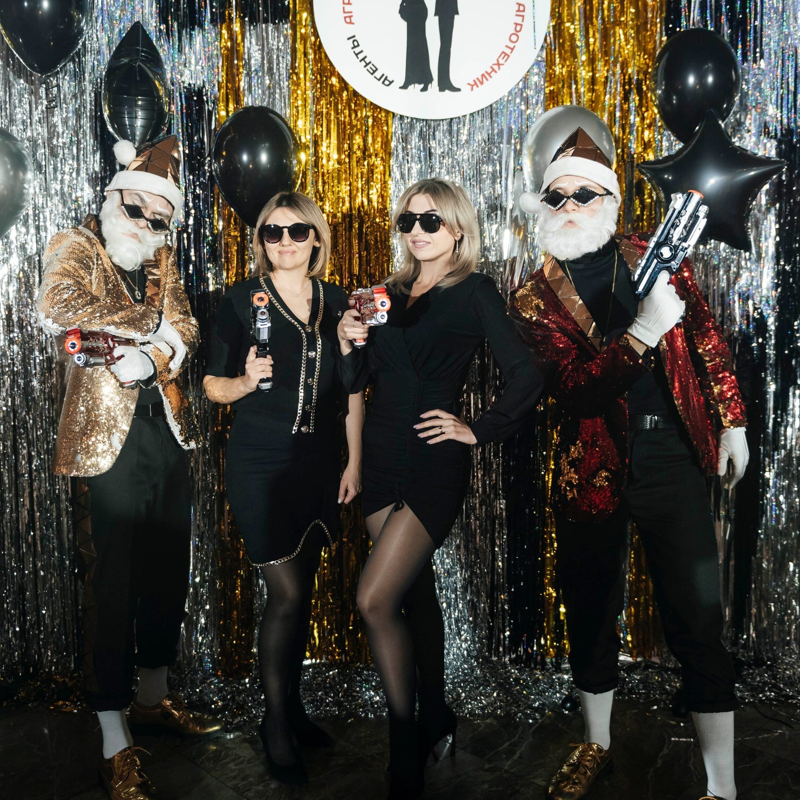 Корпоративная вечеринка в Ростов-на-Дону от Ивент агентство Анастасии Новиковой: гости общаются и участвуют в развлечениях.