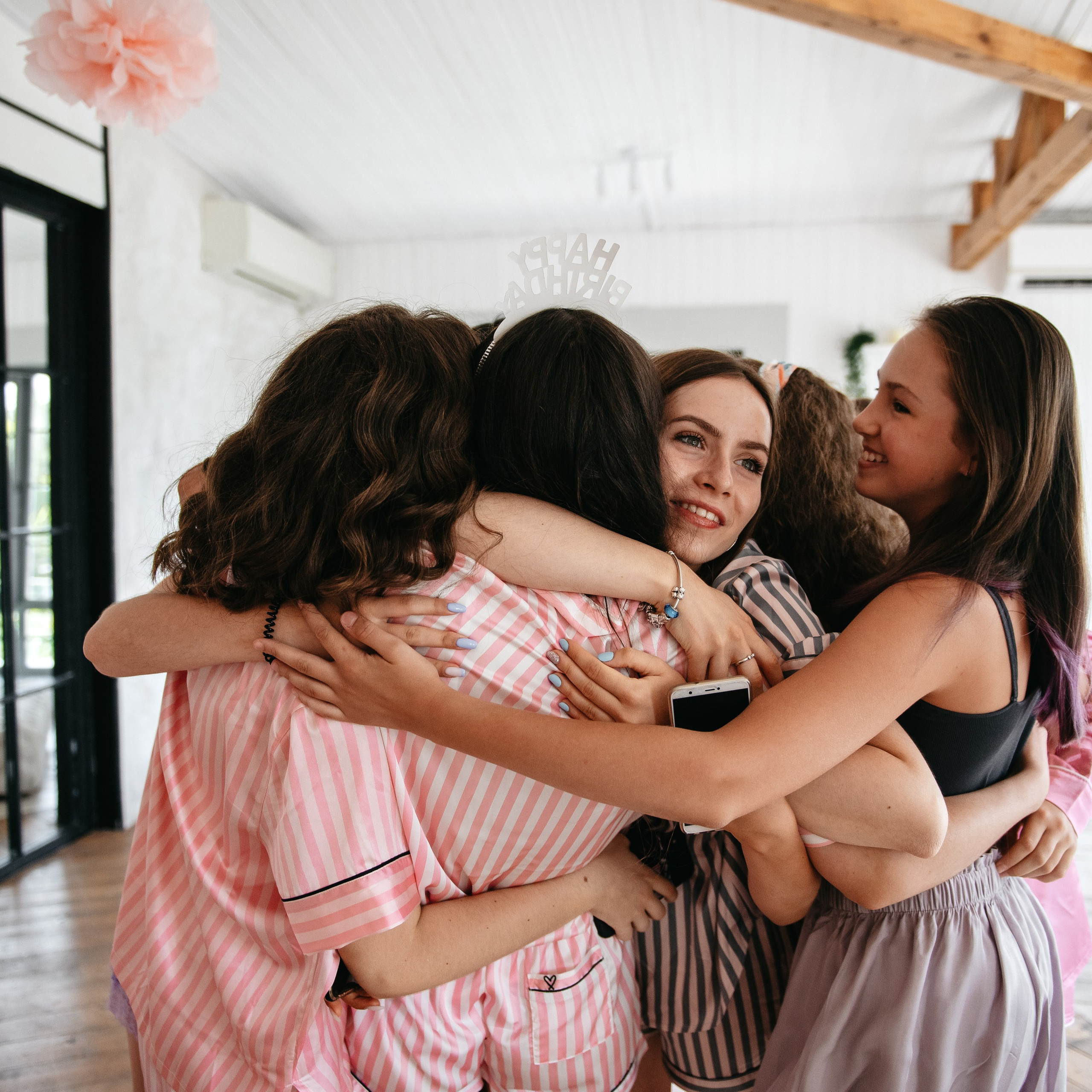 Детский праздник в Ростове-на-Дону: девочки веселятся на пижамной вечеринке