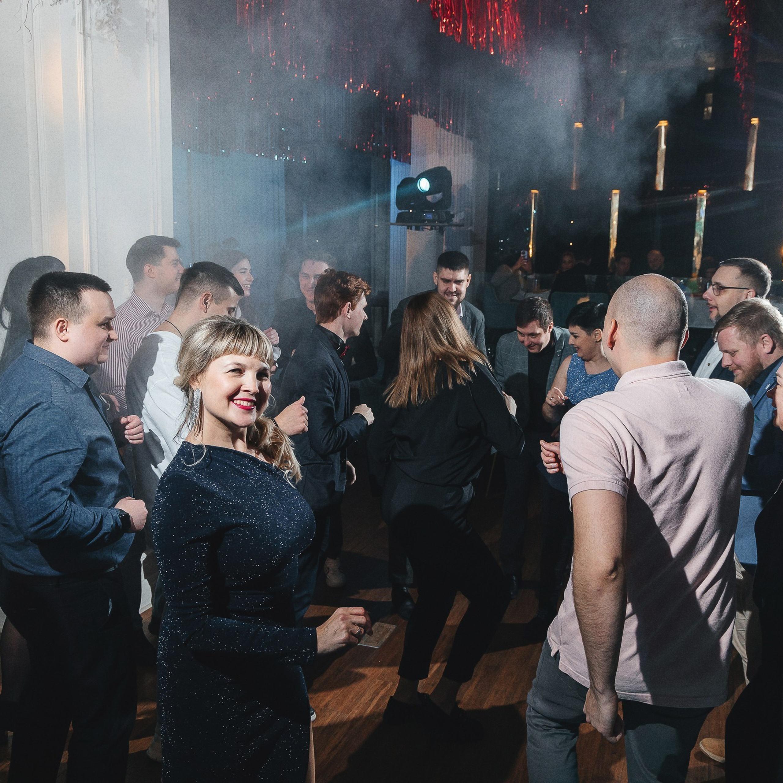 Корпоративное мероприятие в Ростове-на-Дону от Анастасии Новиковой: сотрудники общаются и участвуют в командной активности