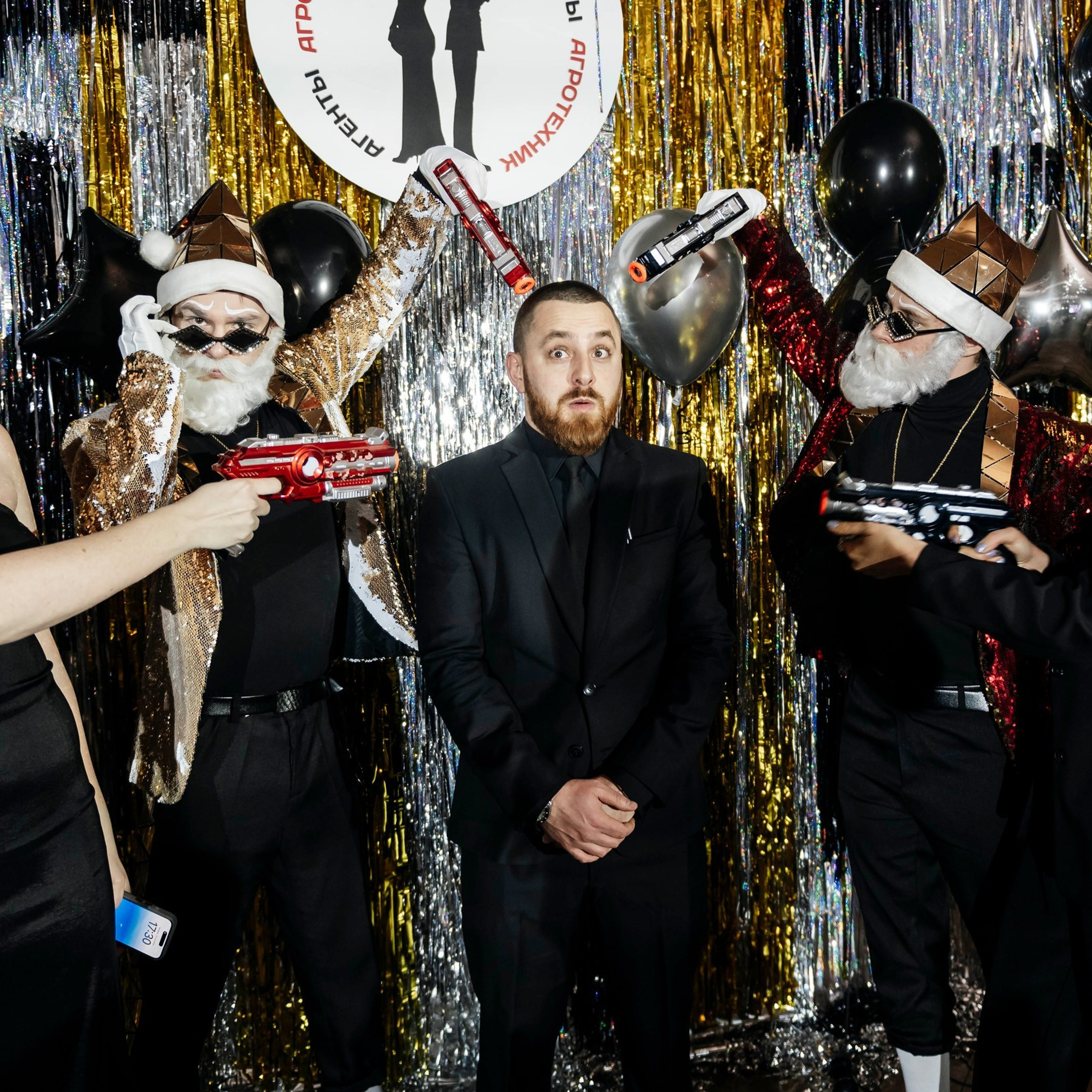 Корпоративная вечеринка в Ростов-на-Дону от Ивент агентство Анастасии Новиковой: гости общаются и участвуют в развлечениях.