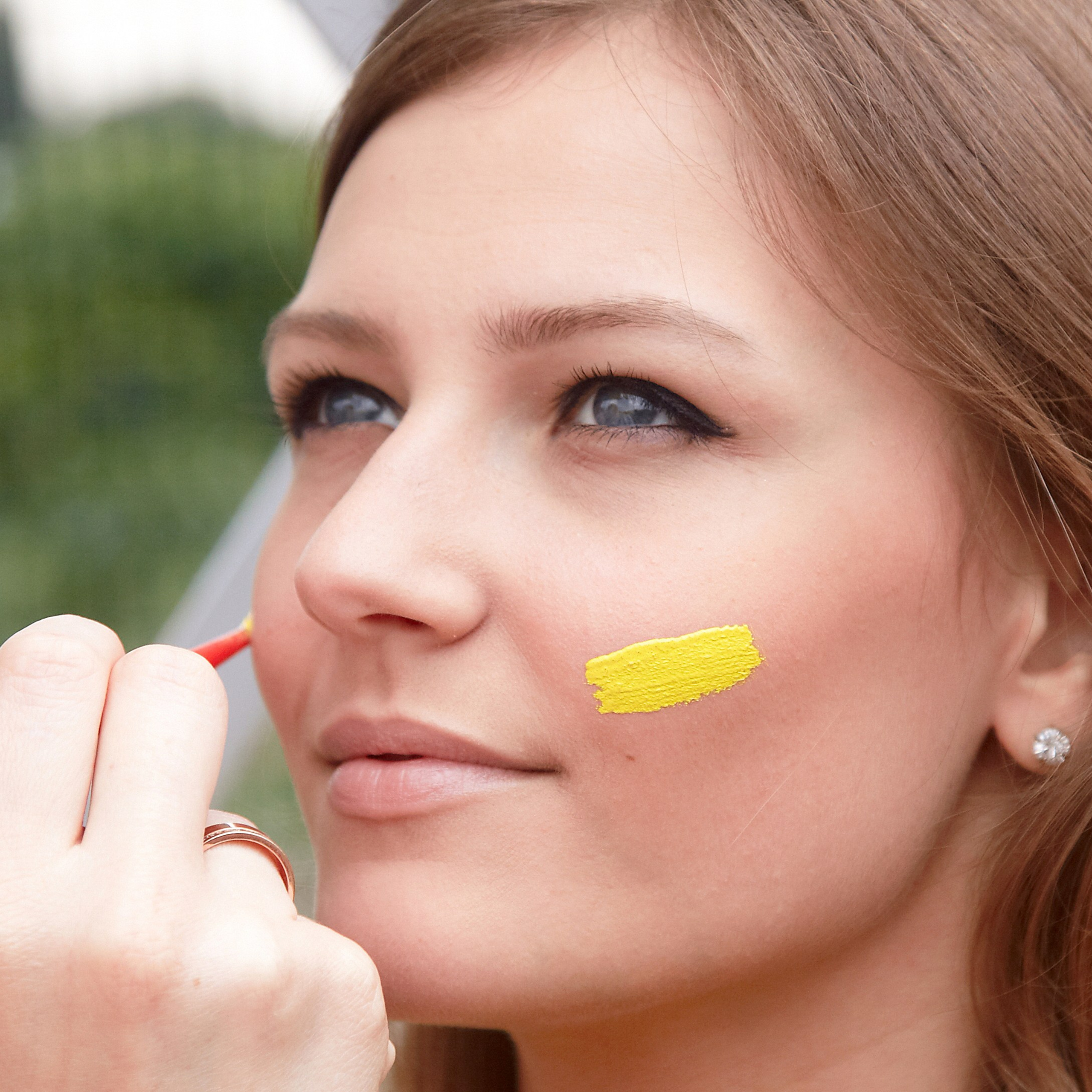 Командный футбольный матч тимбилдинга: азарт, поддержка и спортивный дух коллектива