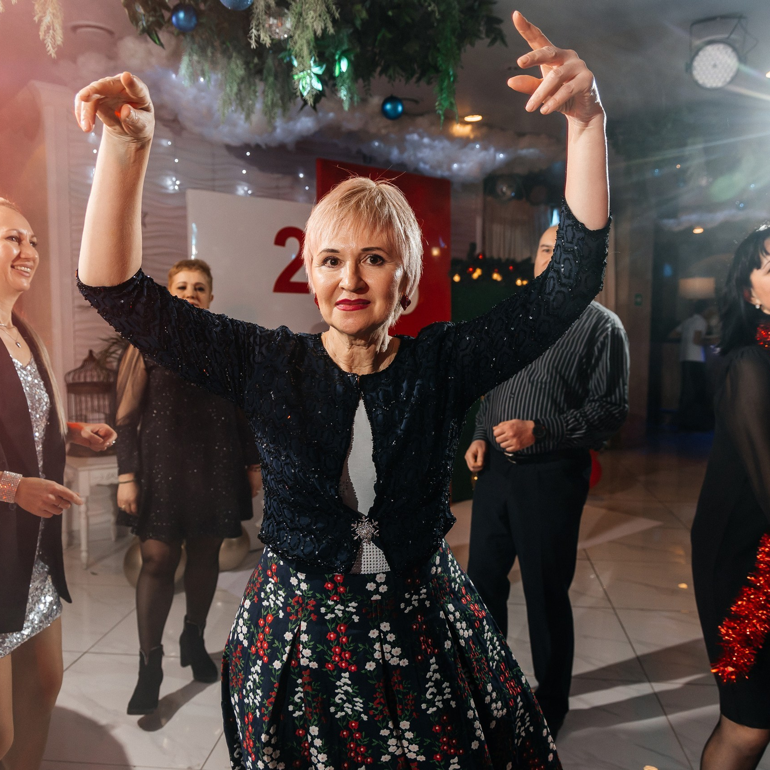 Корпоративное мероприятие в Ростове-на-Дону от Анастасии Новиковой: сотрудники общаются и участвуют в командной активности