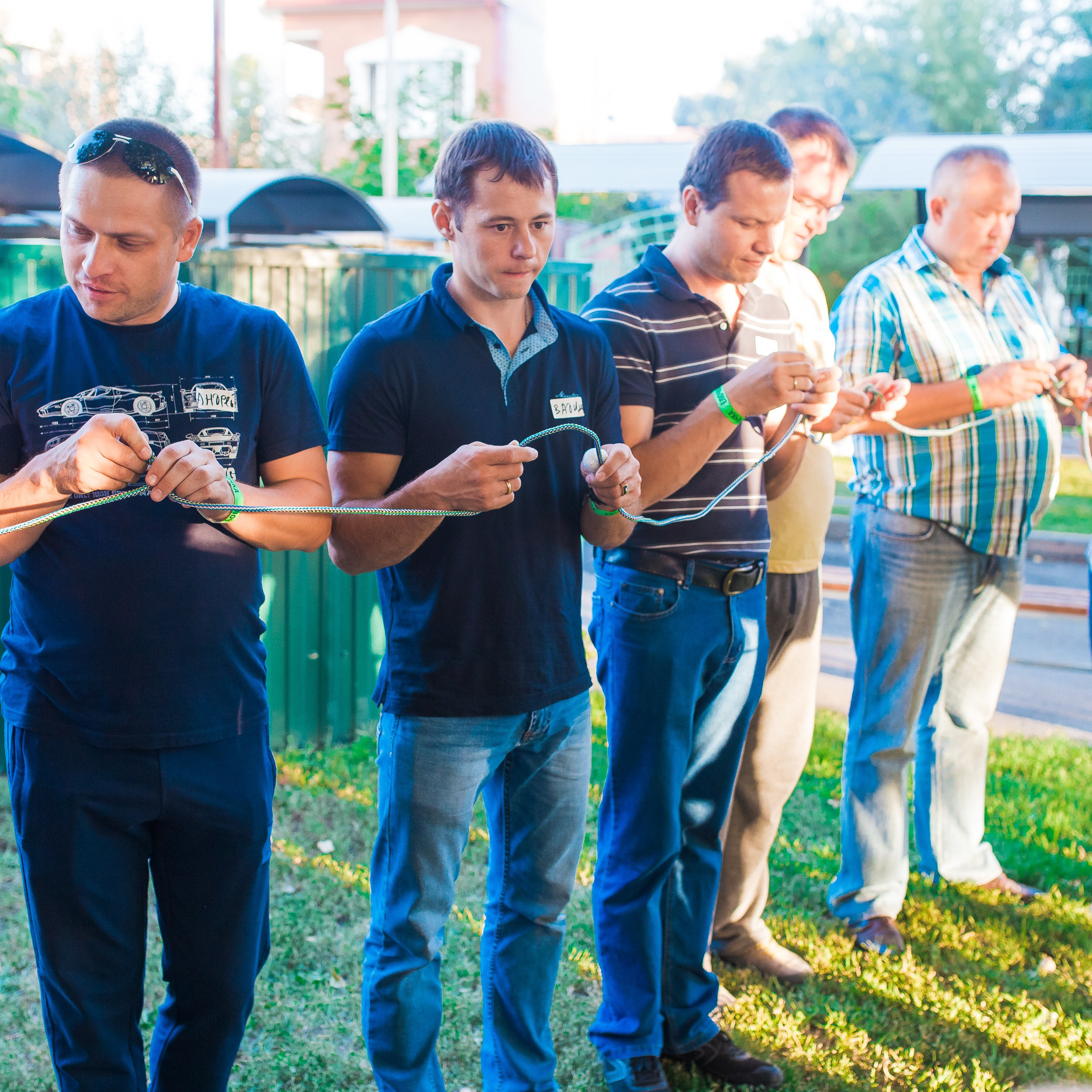 Участники тимбилдинга в Ростове-на-Дону выполняют совместные задания и сплачиваются в команду