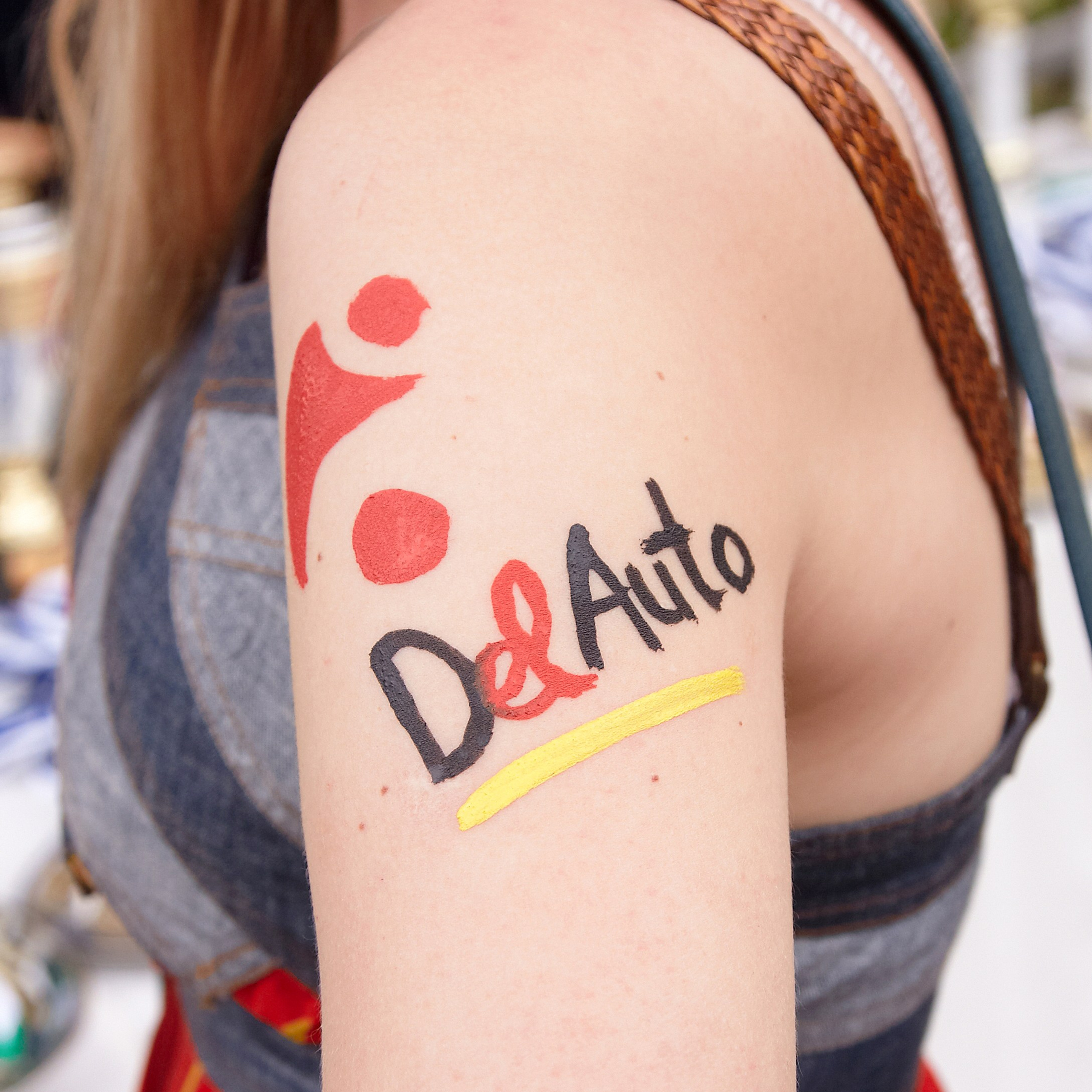 Командный футбольный матч тимбилдинга: азарт, поддержка и спортивный дух коллектива