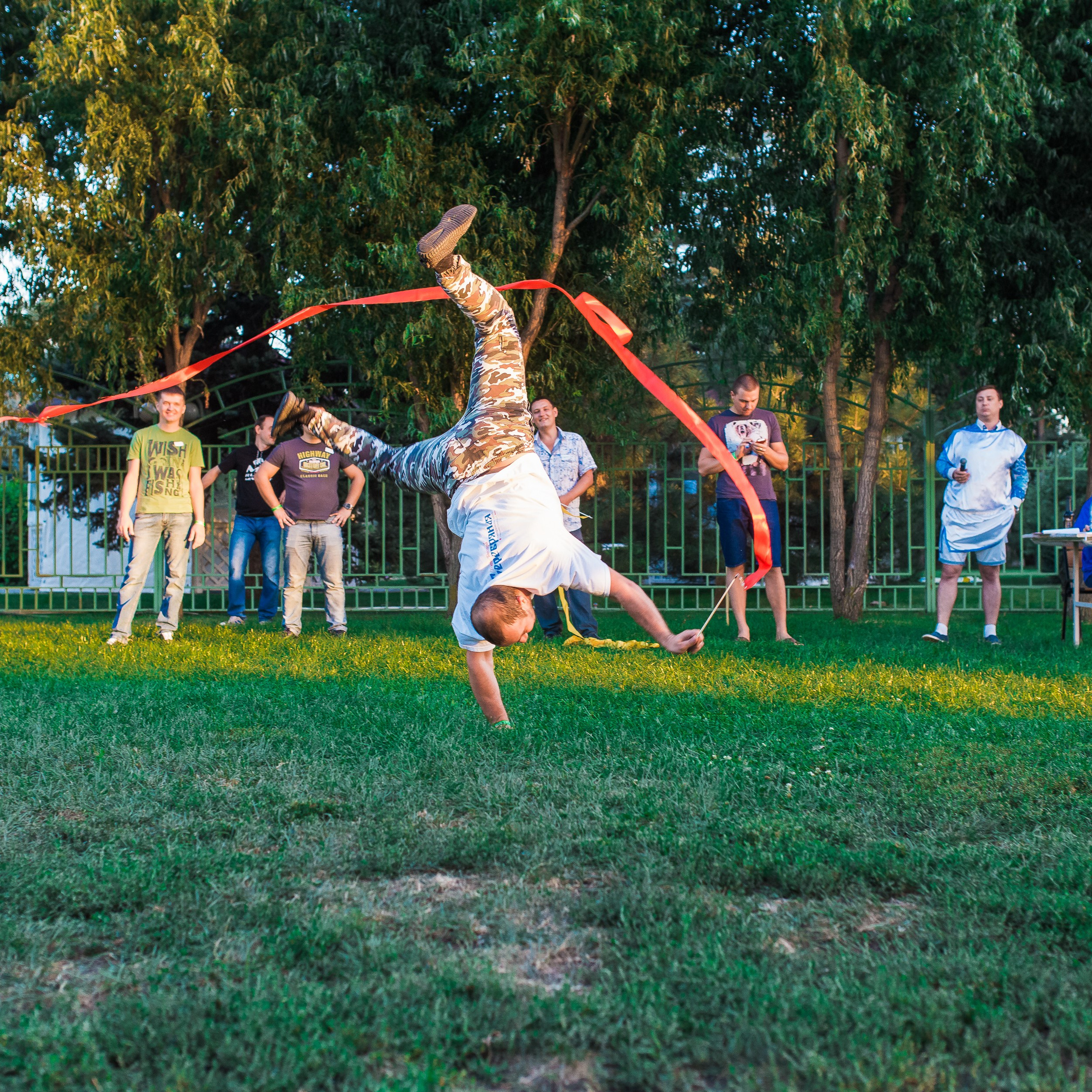 Тимбилдинг в Ростове-на-Дону: команда участвует в активной командной игре на свежем воздухе