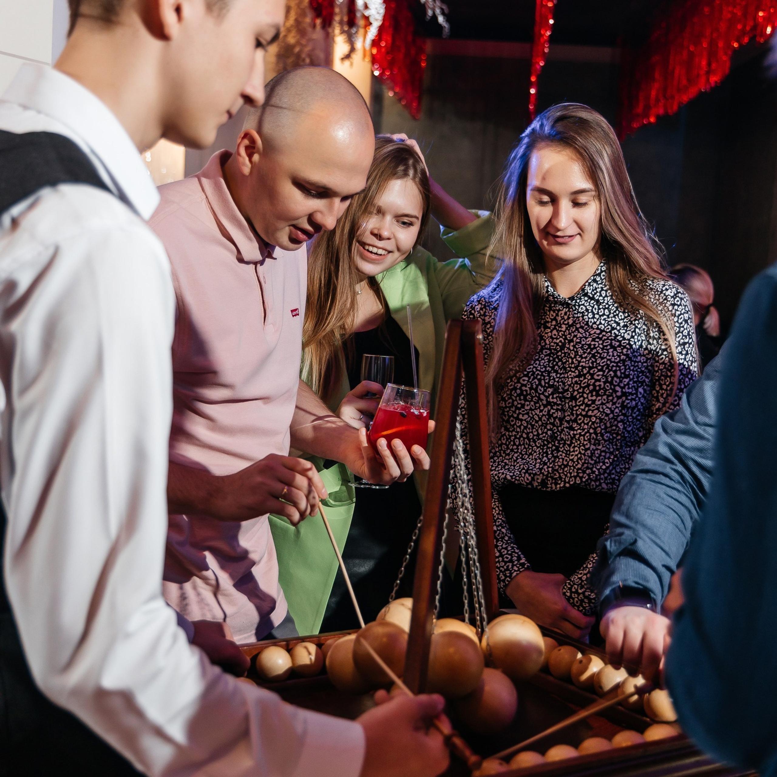 Корпоративное мероприятие в Ростове-на-Дону от Анастасии Новиковой: сотрудники общаются и участвуют в командной активности