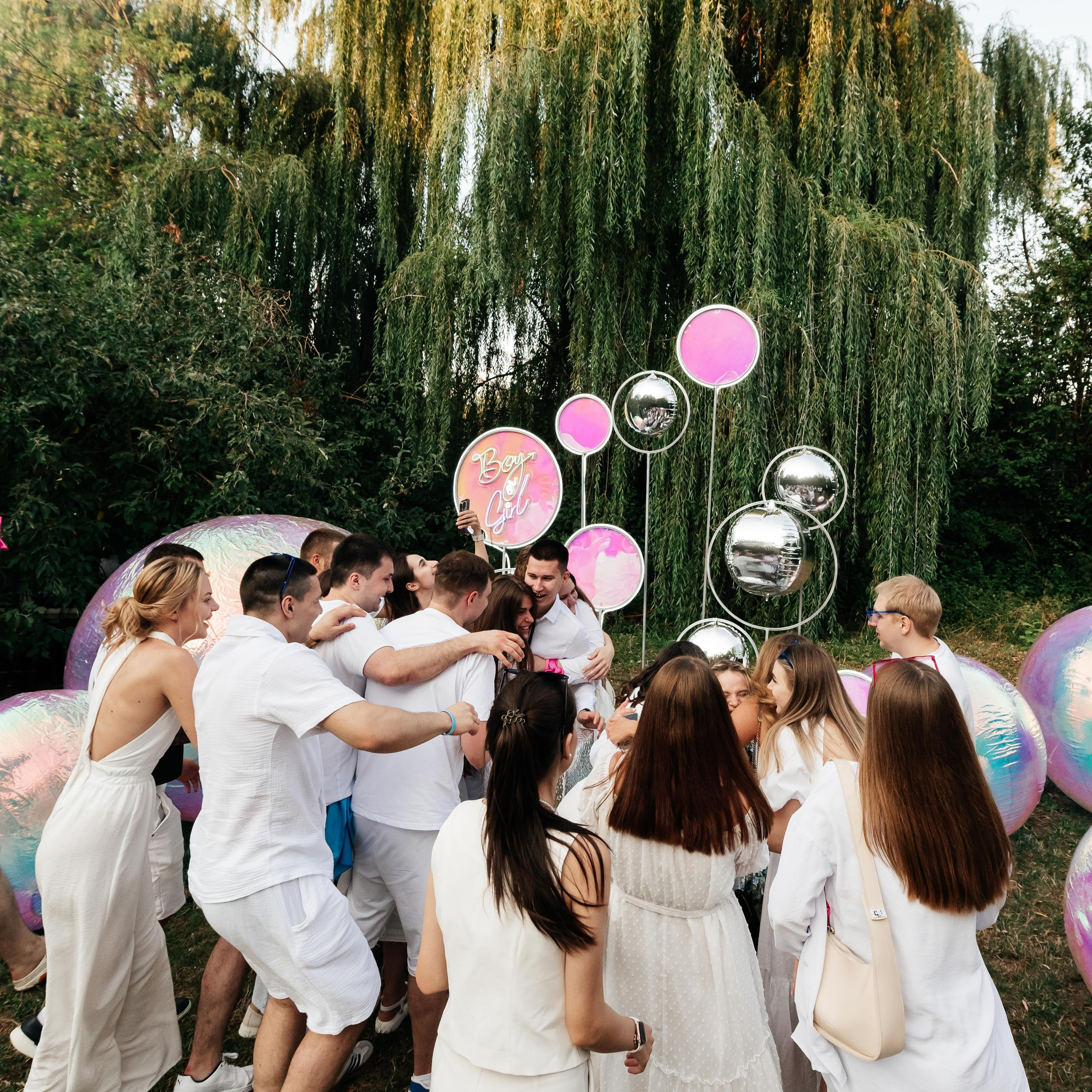 Гендер пати в Ростове-на-Дону: праздничная атмосфера на живописной поляне