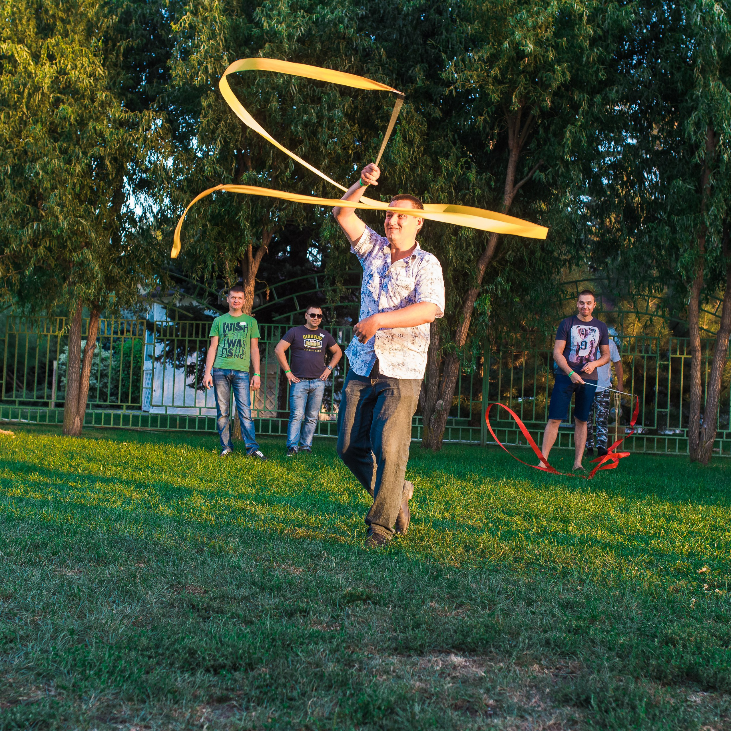 Участники тимбилдинга в Ростове-на-Дону выполняют совместные задания и сплачиваются в команду