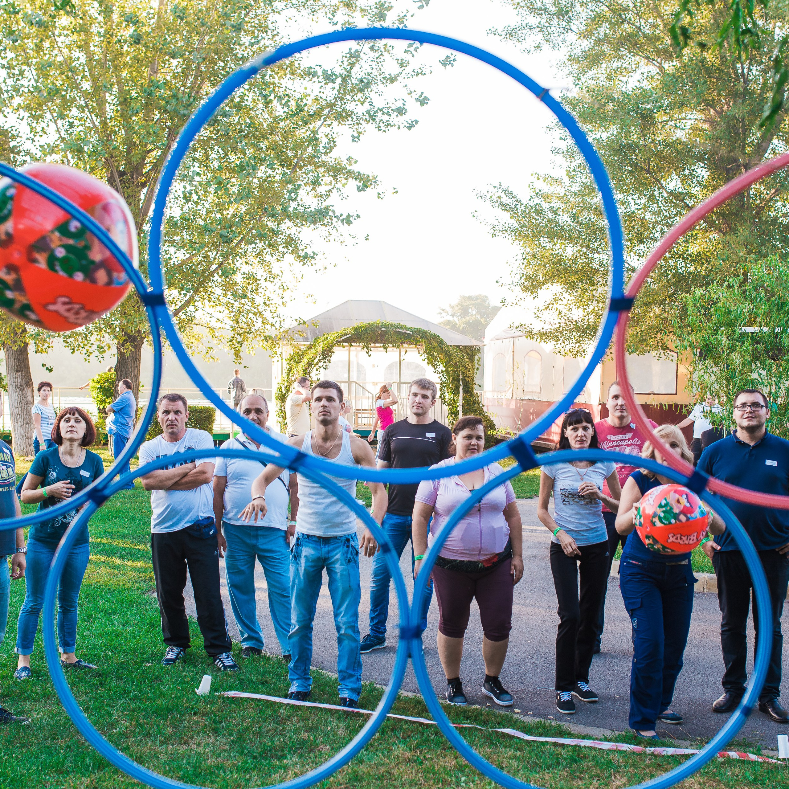 Участники тимбилдинга в Ростове-на-Дону выполняют совместные задания и сплачиваются в команду
