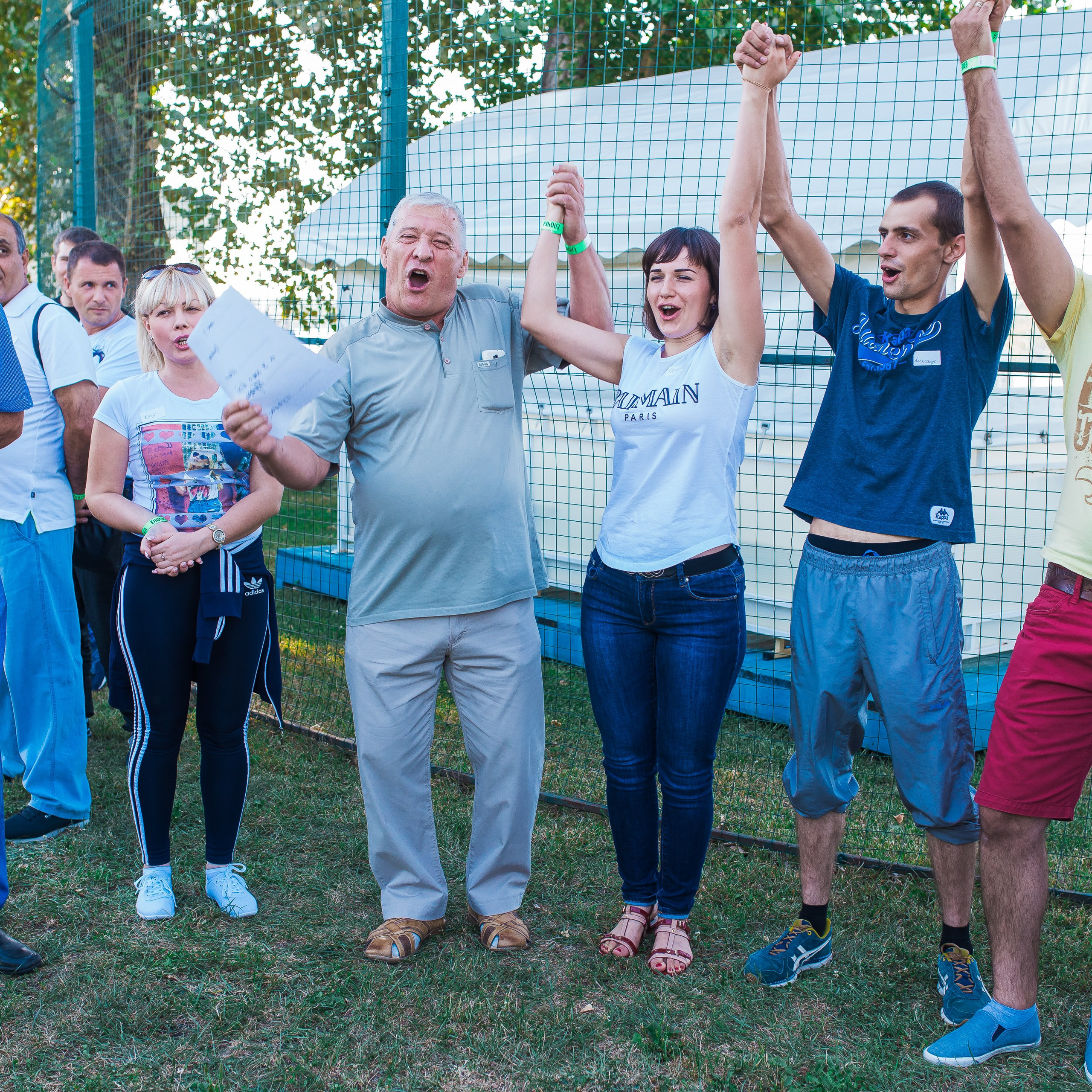 Участники тимбилдинга в Ростове-на-Дону выполняют совместные задания и сплачиваются в команду