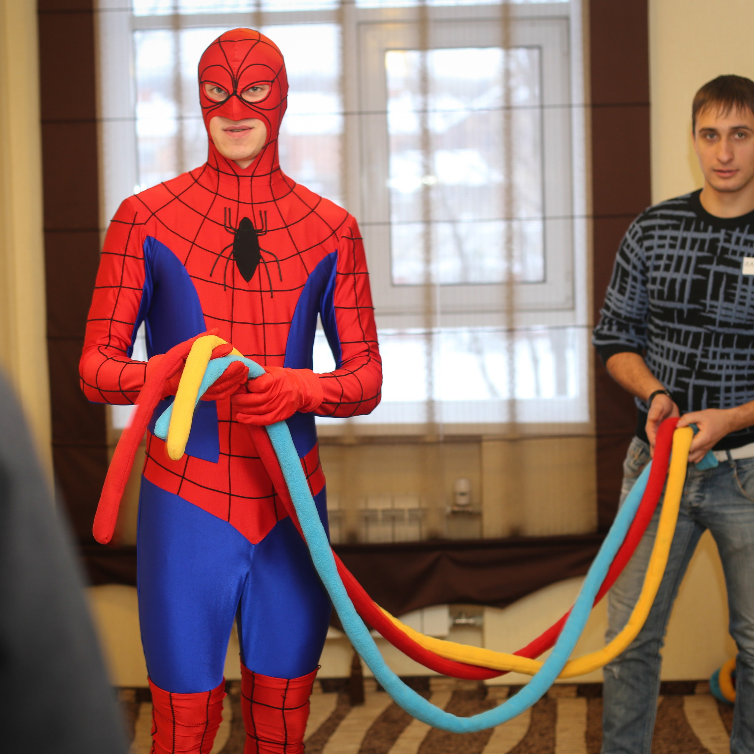 Яркий тимбилдинг в стиле супергероев с участием аниматоров-героев и командных игр