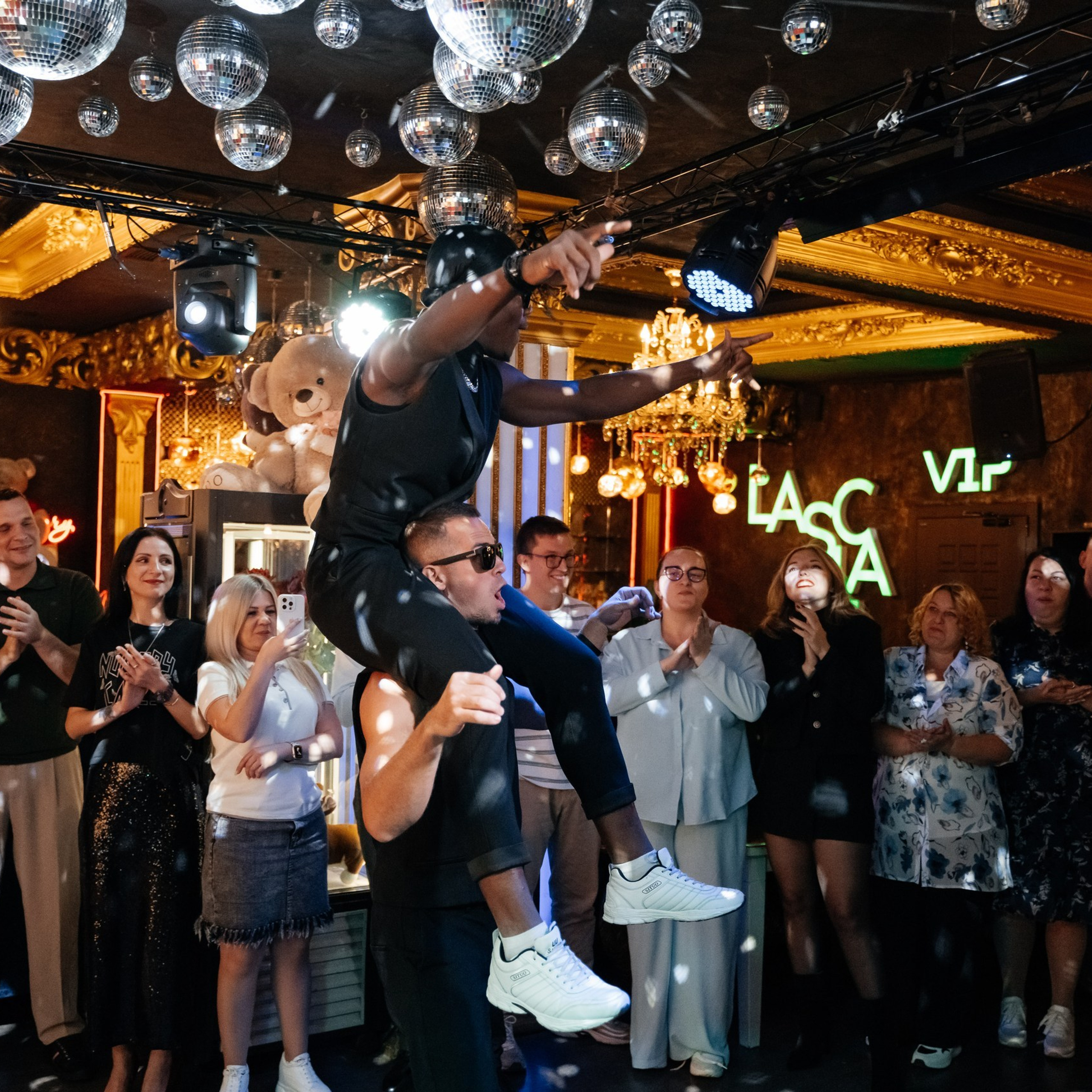 Корпоративное мероприятие в Ростове-на-Дону от Анастасии Новиковой: сотрудники общаются и участвуют в командной активности