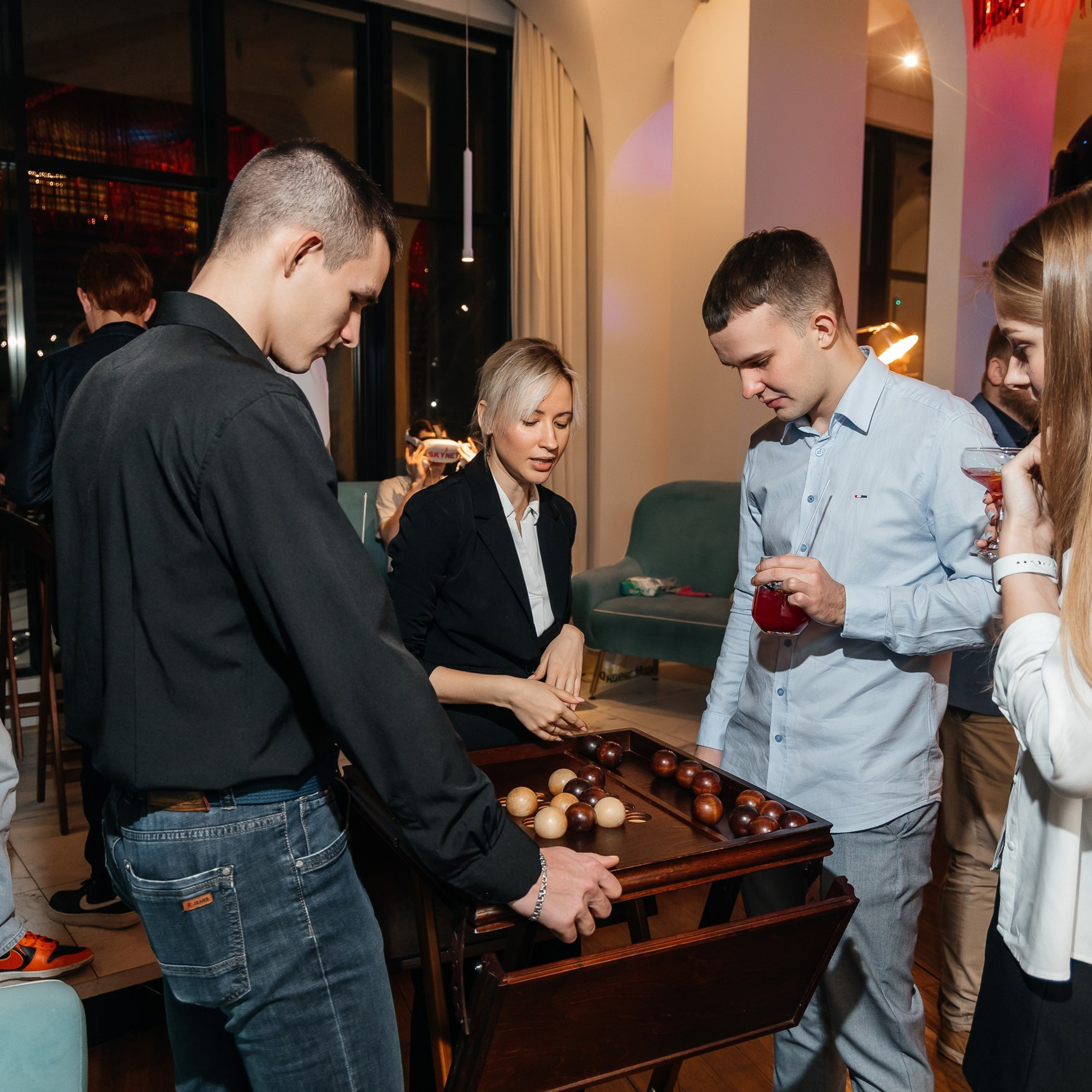 Корпоративное мероприятие в Ростове-на-Дону от Анастасии Новиковой: сотрудники общаются и участвуют в командной активности