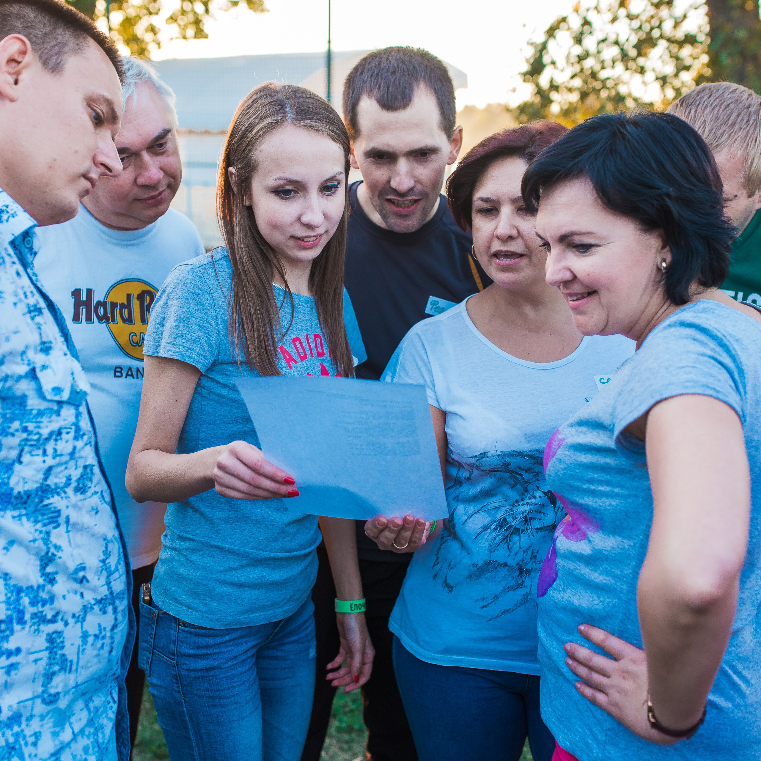 Участники тимбилдинга в Ростове-на-Дону выполняют совместные задания и сплачиваются в команду