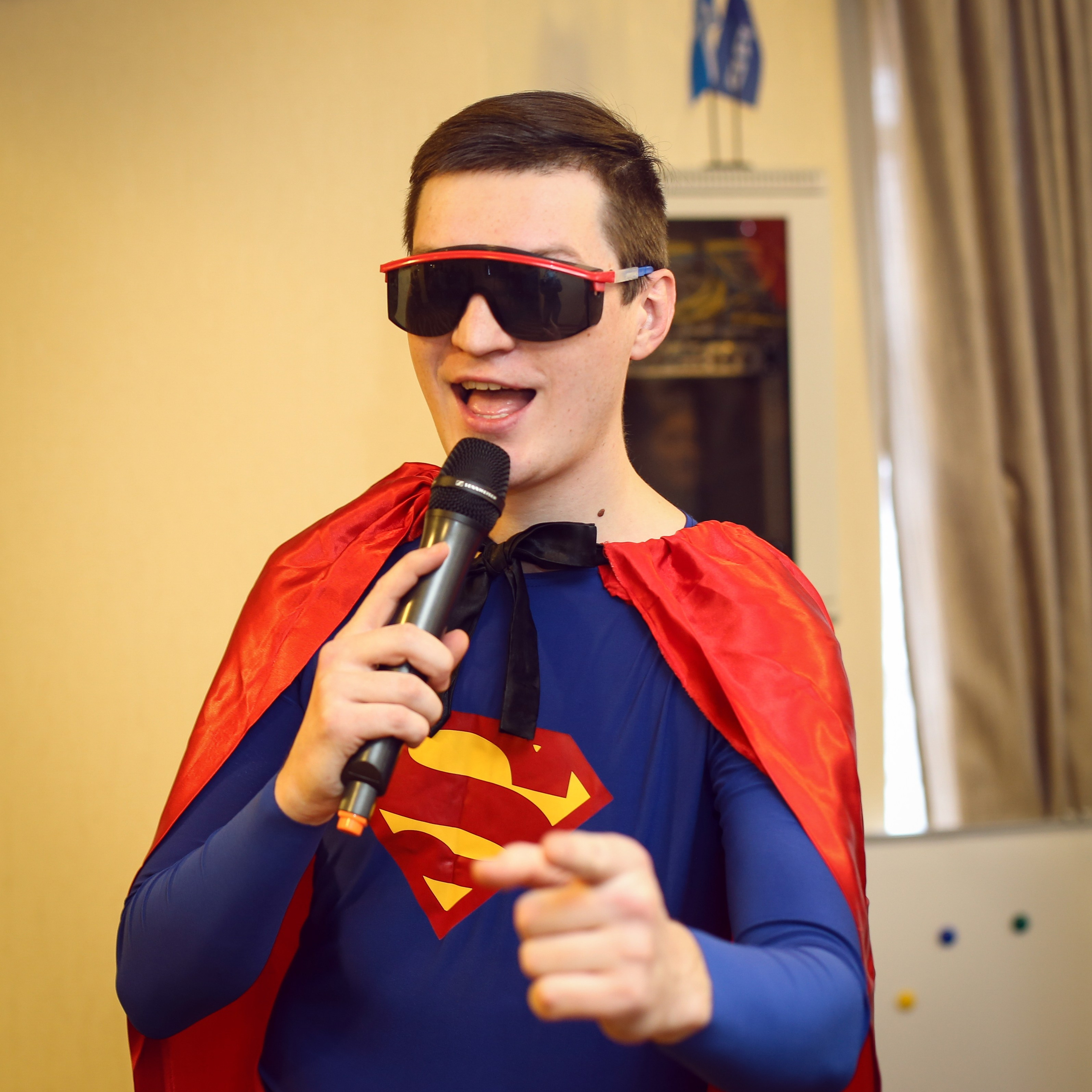 Яркий тимбилдинг в стиле супергероев с участием аниматоров-героев и командных игр