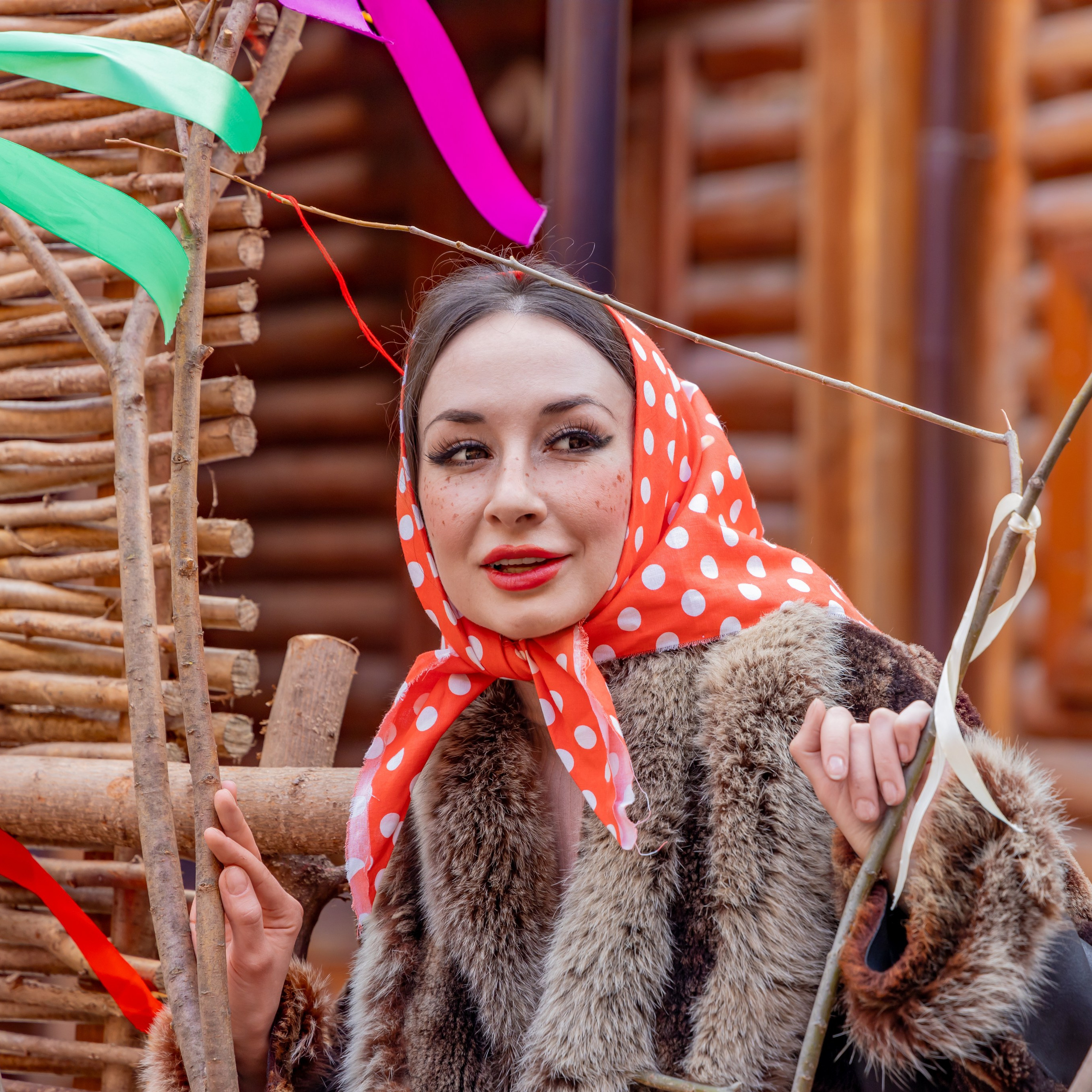 Экспресс фотосессия с Ариной в Коломенском на масленицу