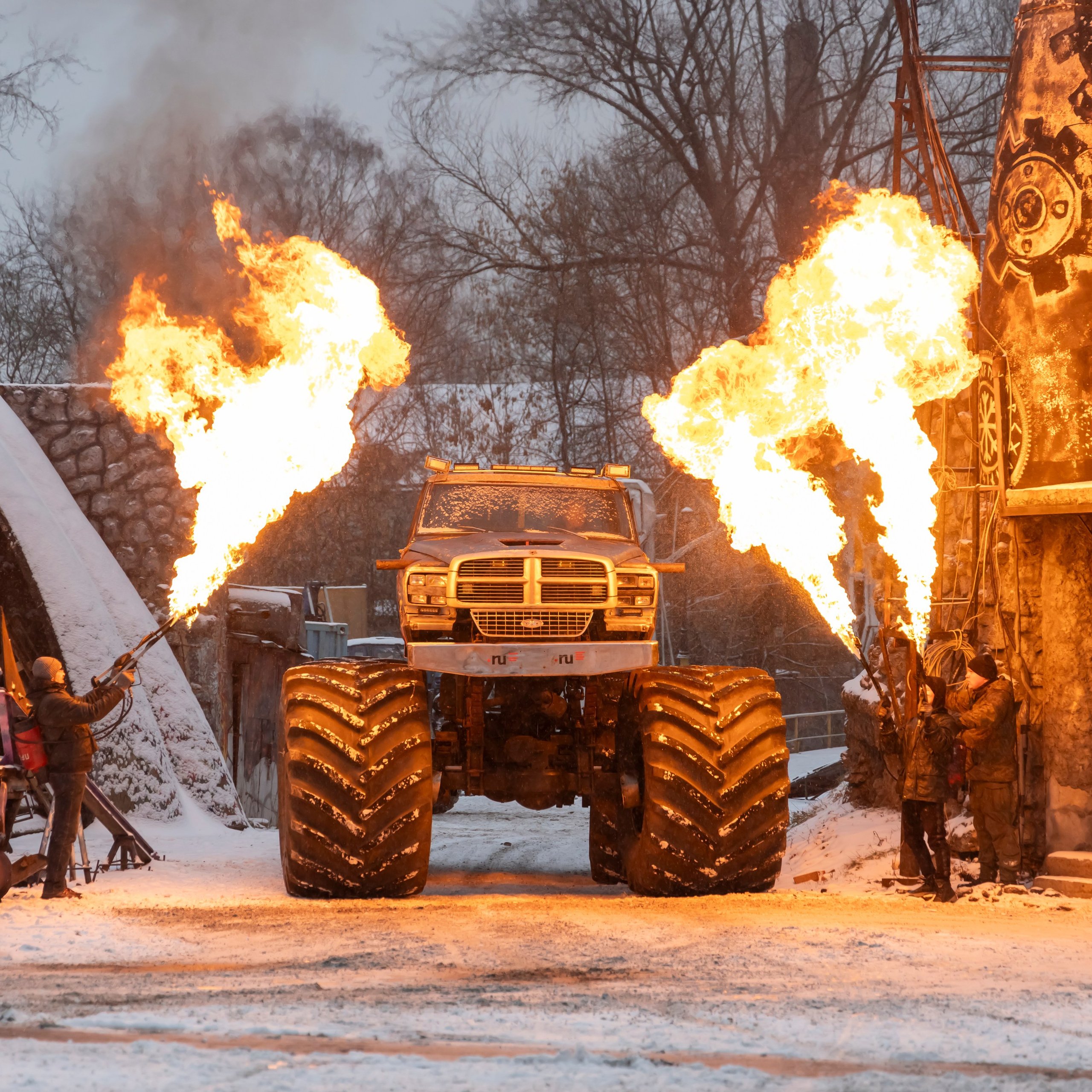 Танки против Монстр-Траков.