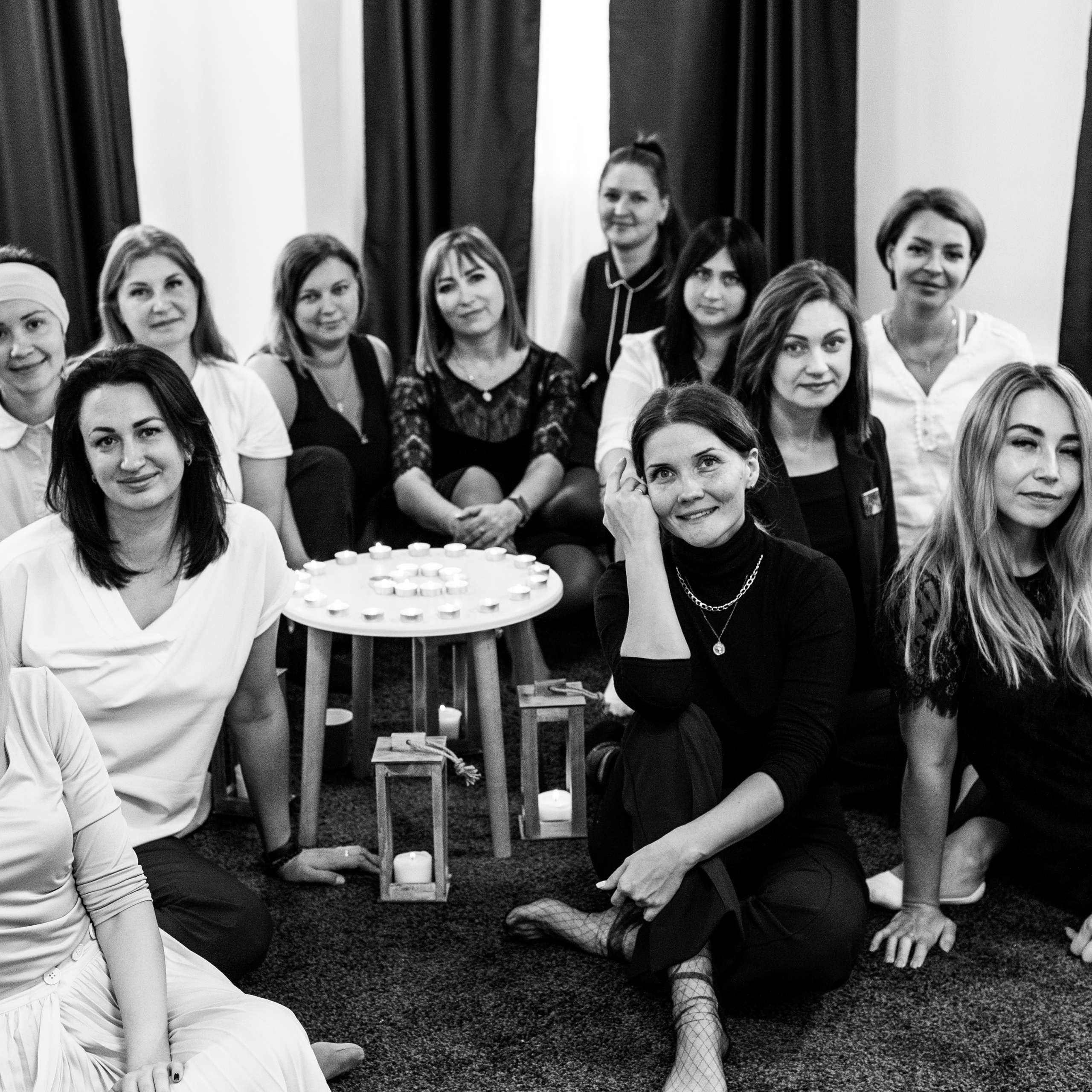 Черно-белый женский круг 09.09.23