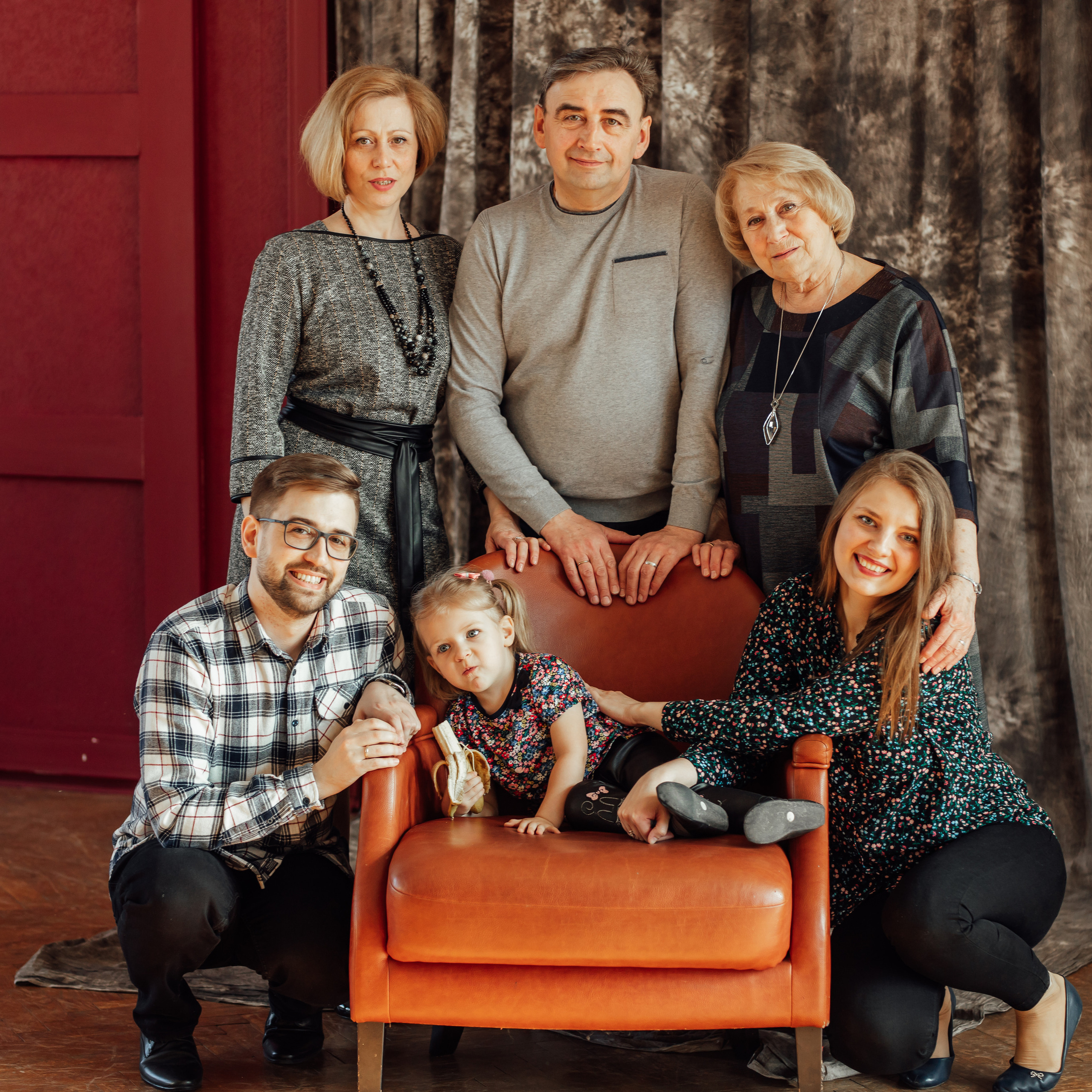 Паша, Аня и родители