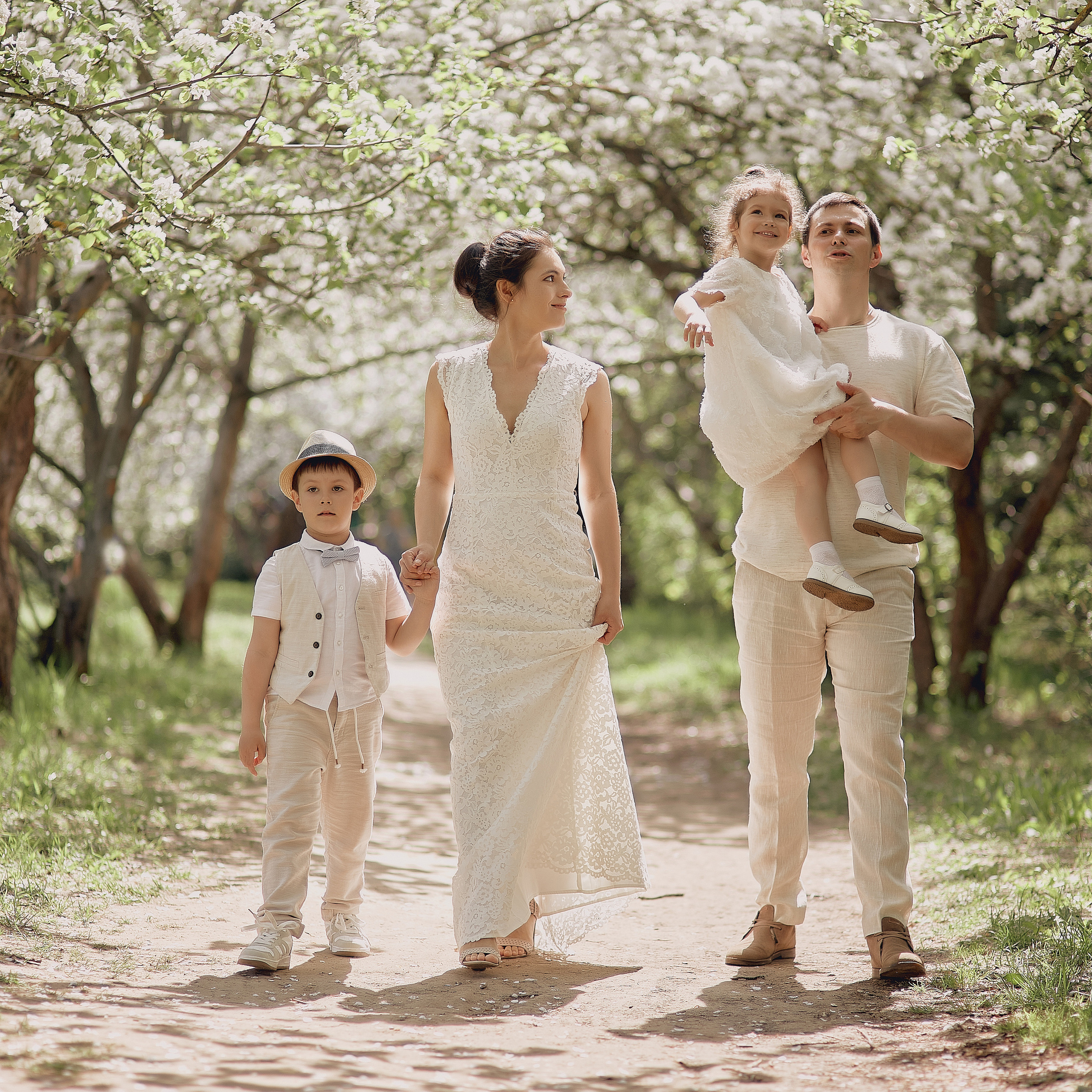 Прогулка в вишневом лесу