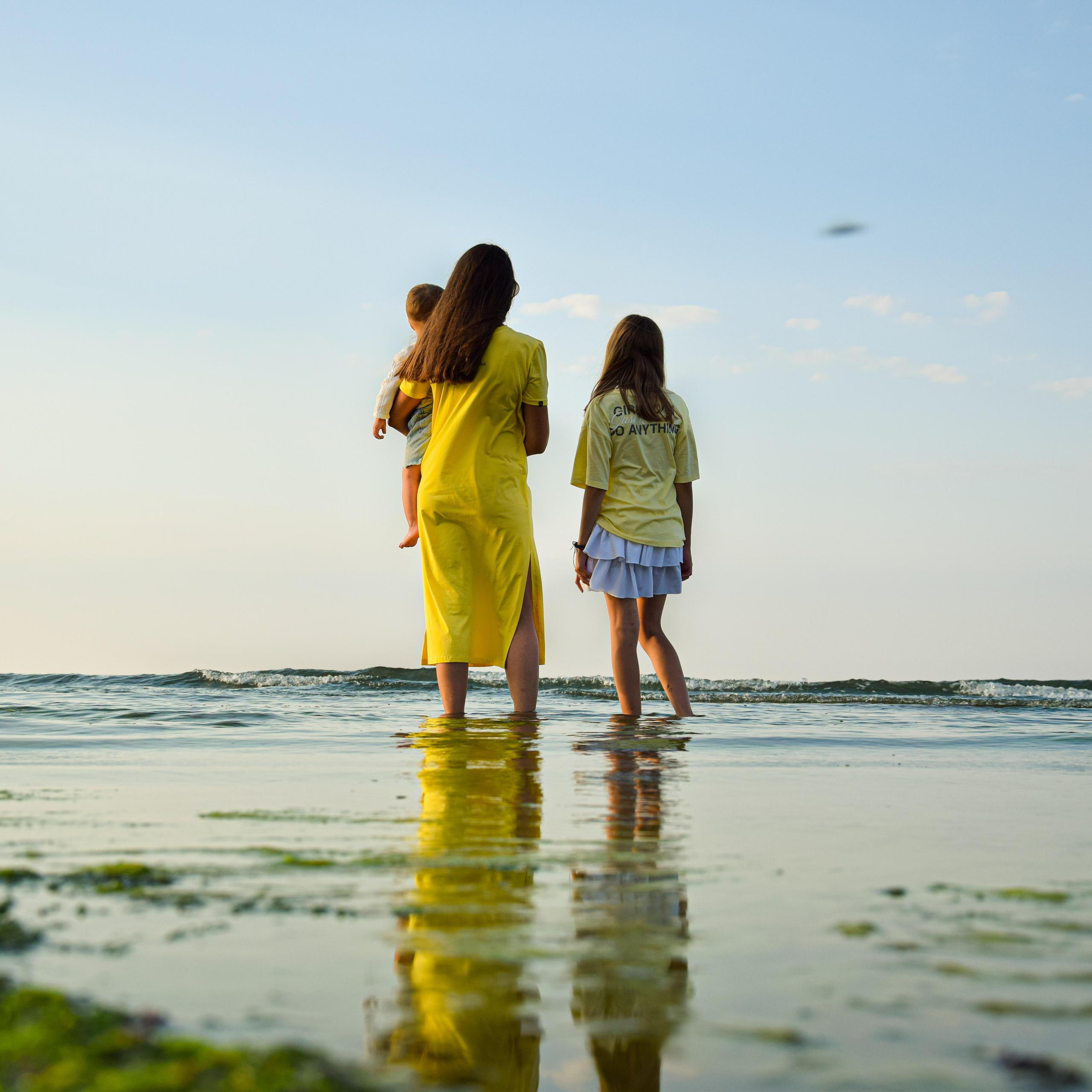 Семейная фотоссесия на берегу Каспийского моря