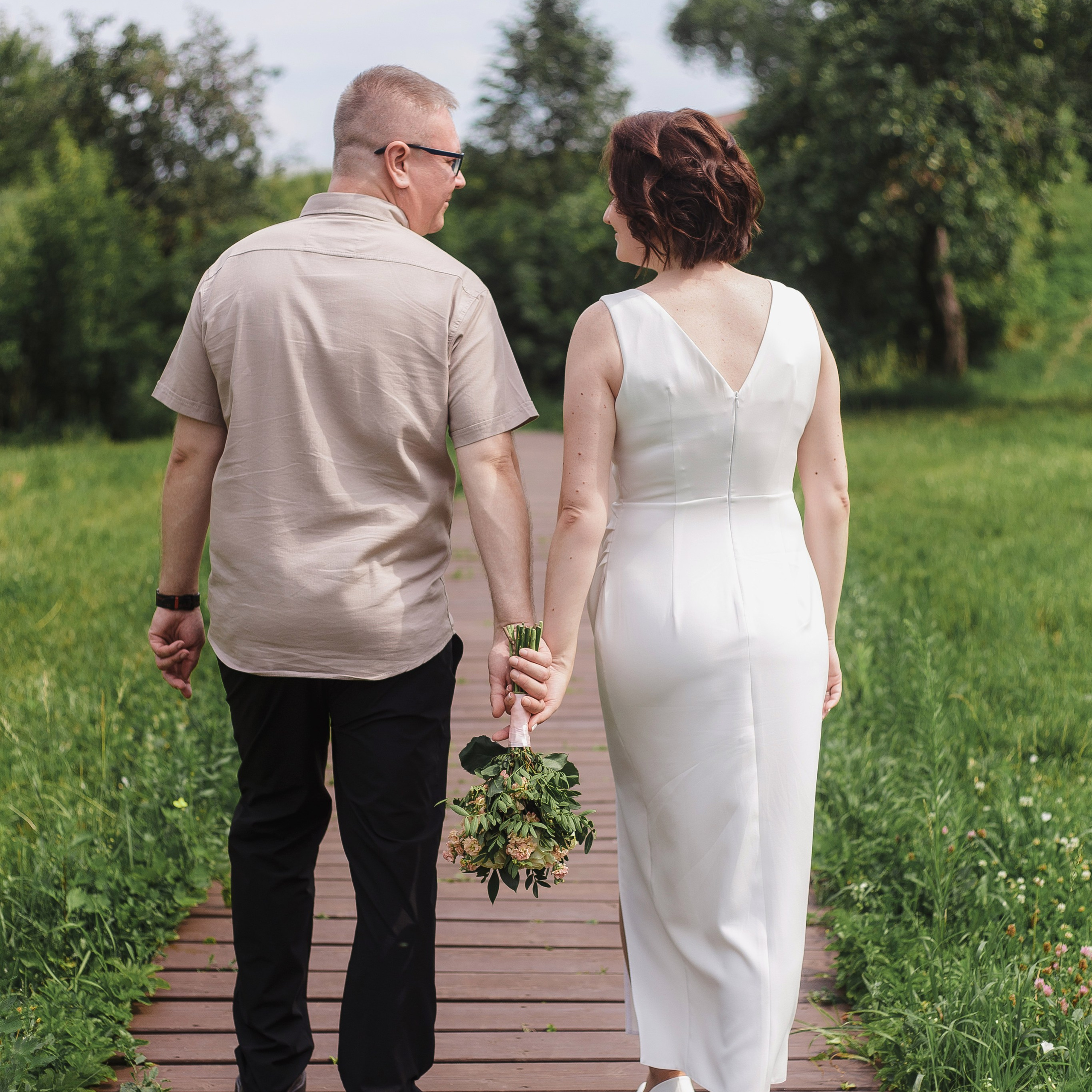 Свадебная фотосессия в природном уголке среди города