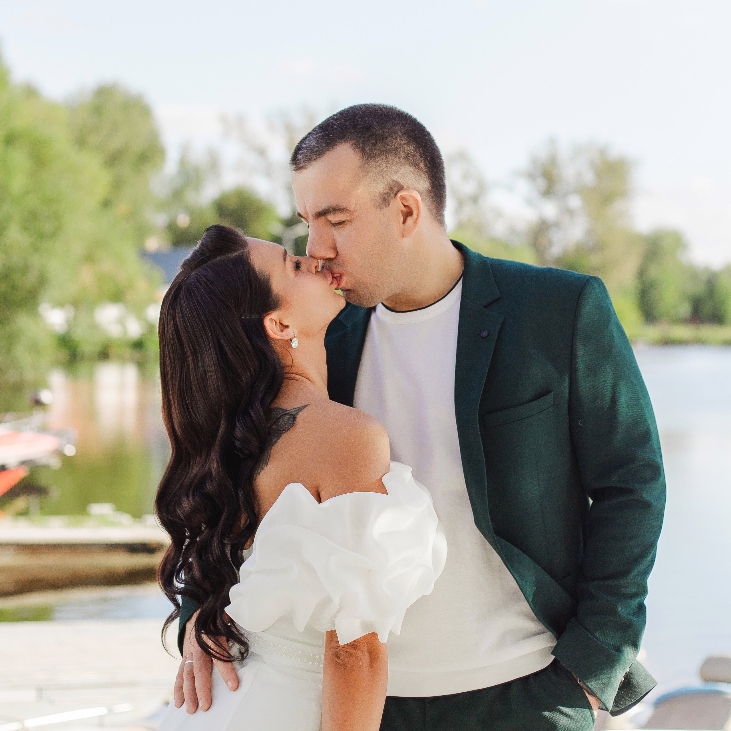 Свадебная съемка на берегу канала им. Москвы