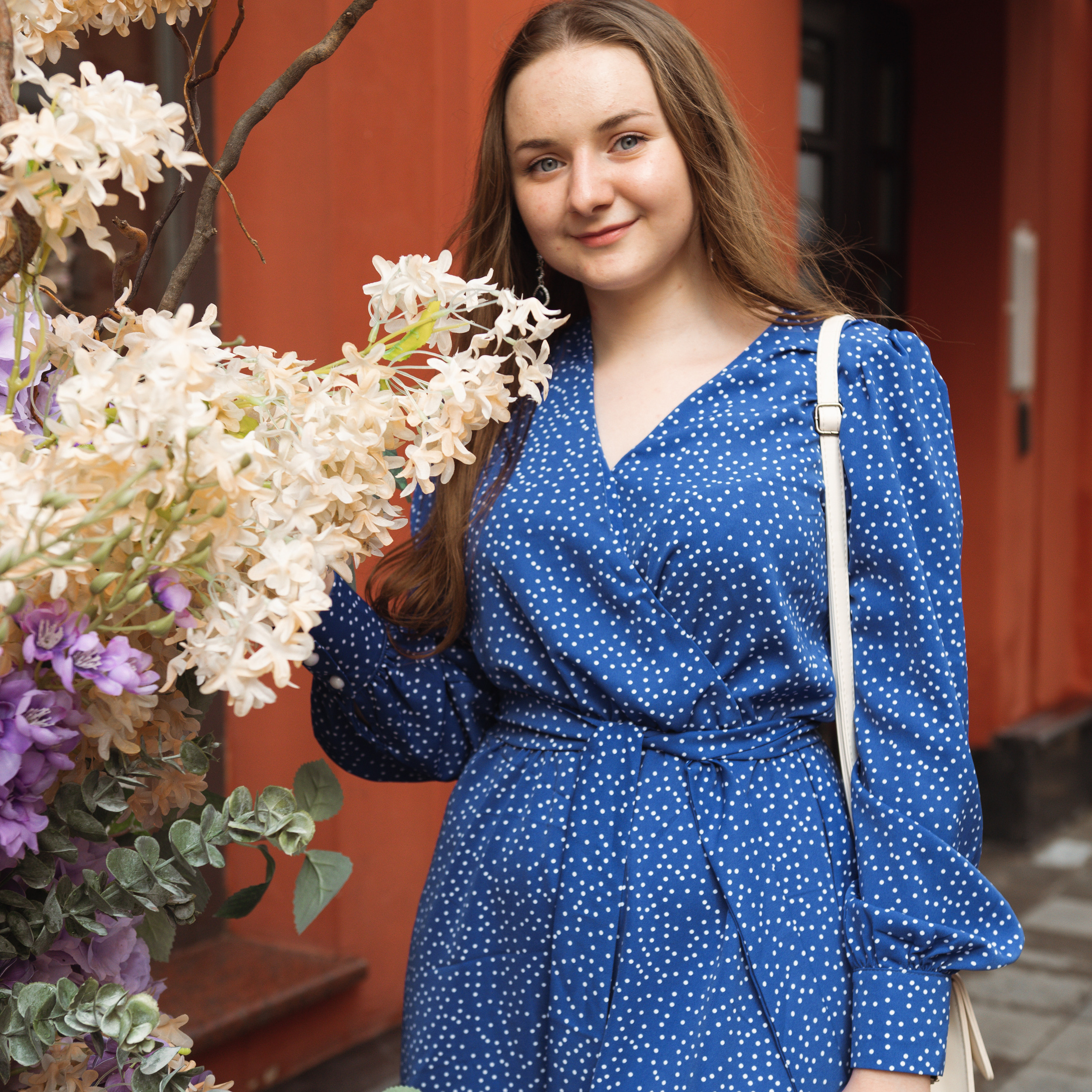 Пристаю к людям