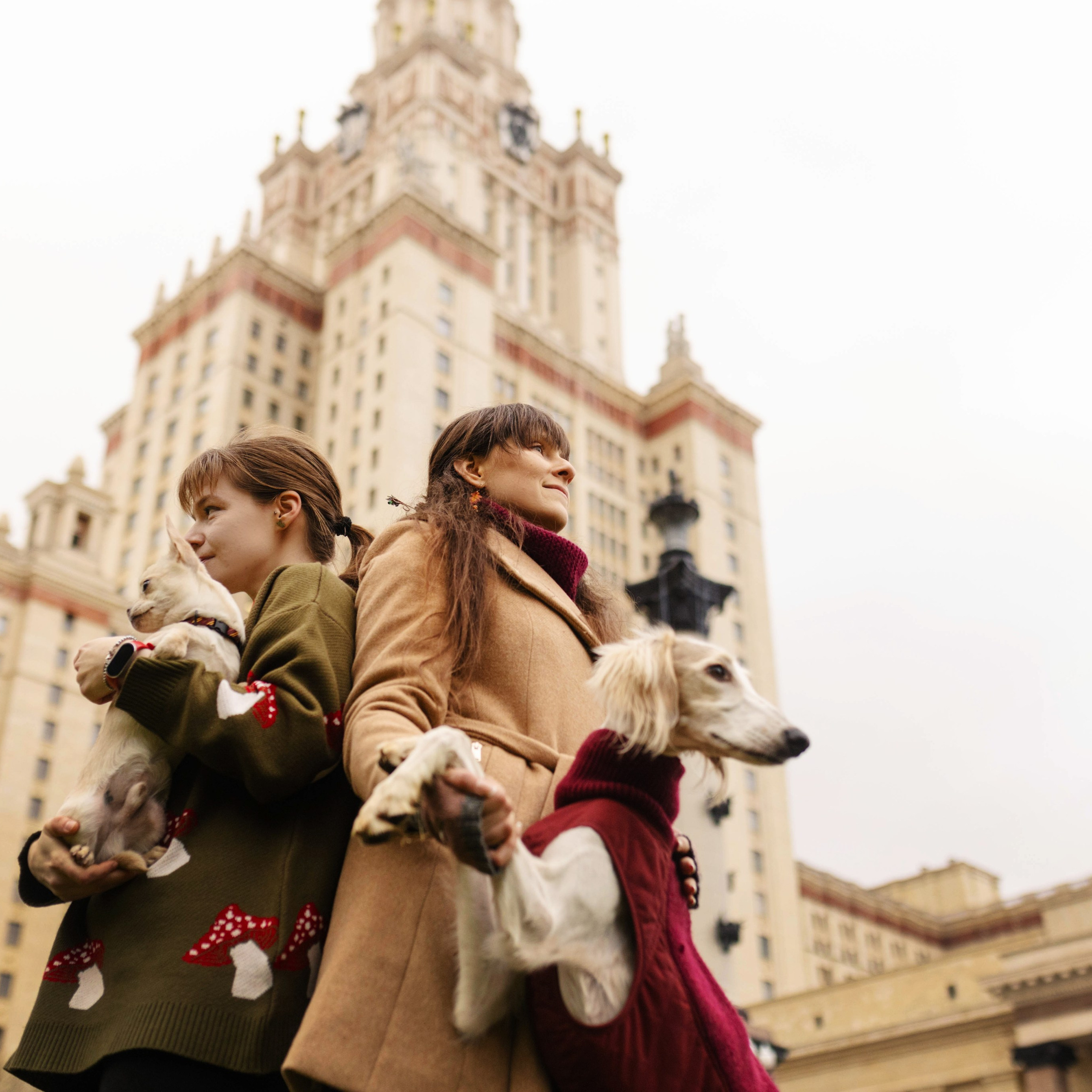 Москва / Марина и Лира, Полина и Деймон