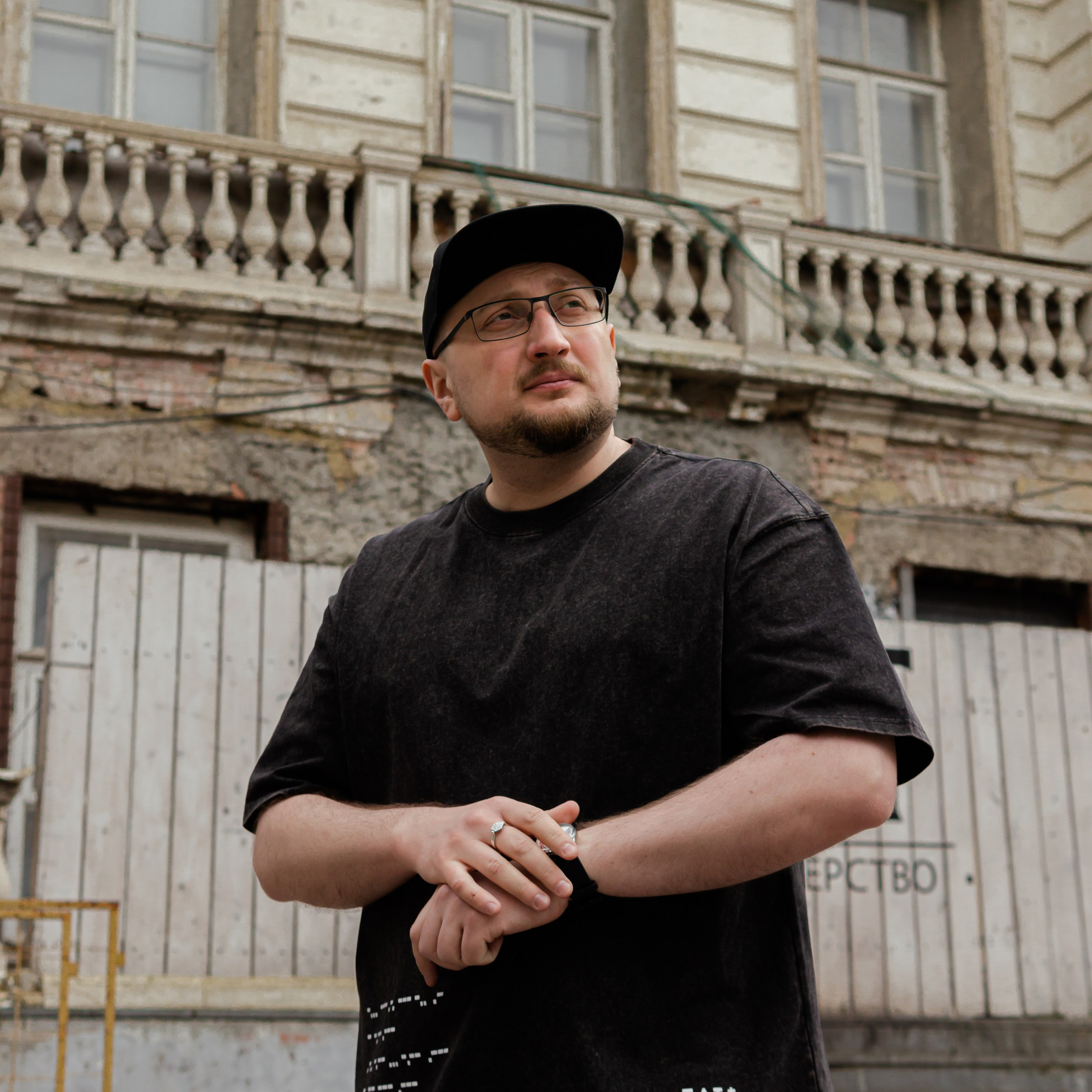 Съемка мерча БЛТ* Semiotica в городе