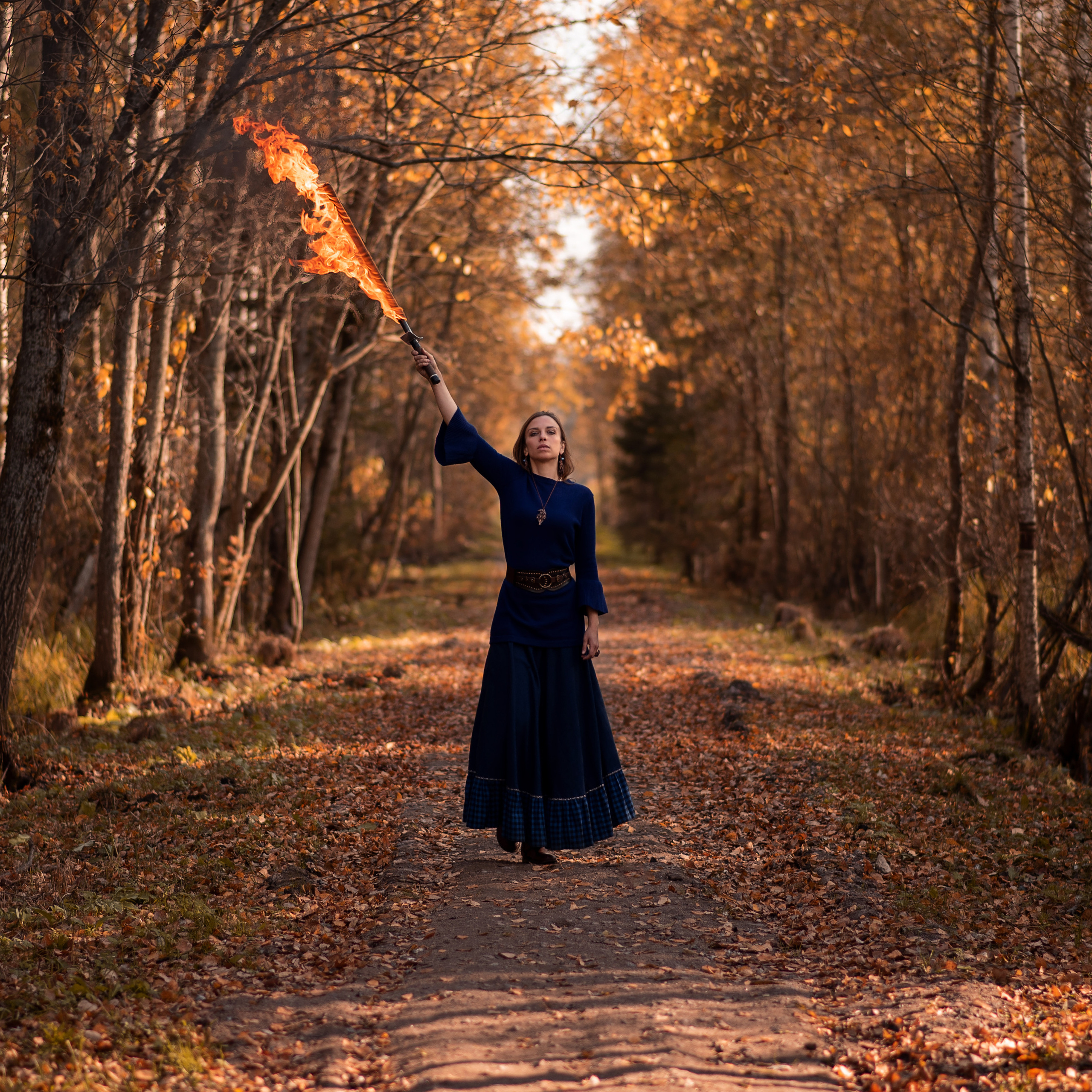 Ира фотосессия с огнем на Гатчине. Фотографы в Орле Шестопаловы Юлия и Юрий