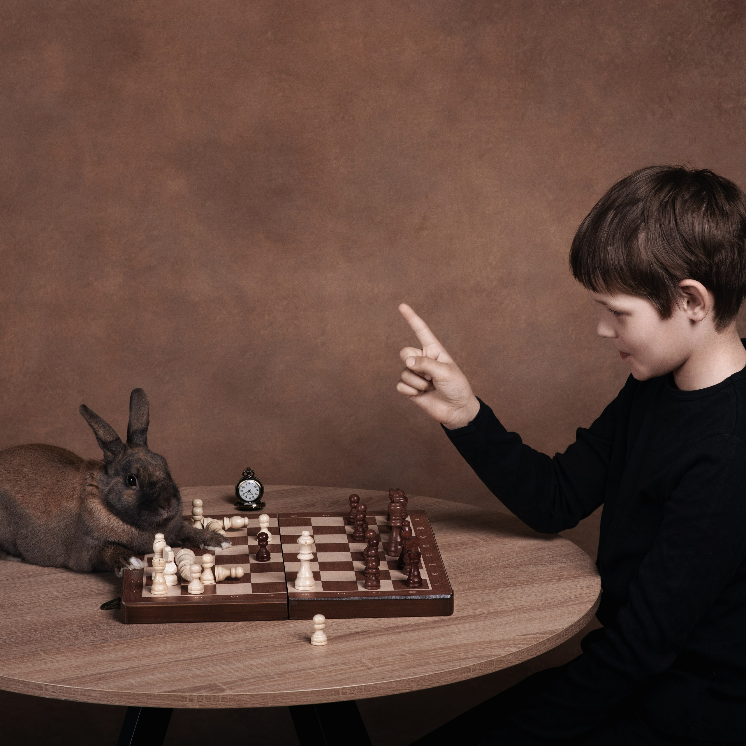 Владимир — фотосессия с кроликом. Фотографы в Орле Шестопаловы Юлия и Юрий