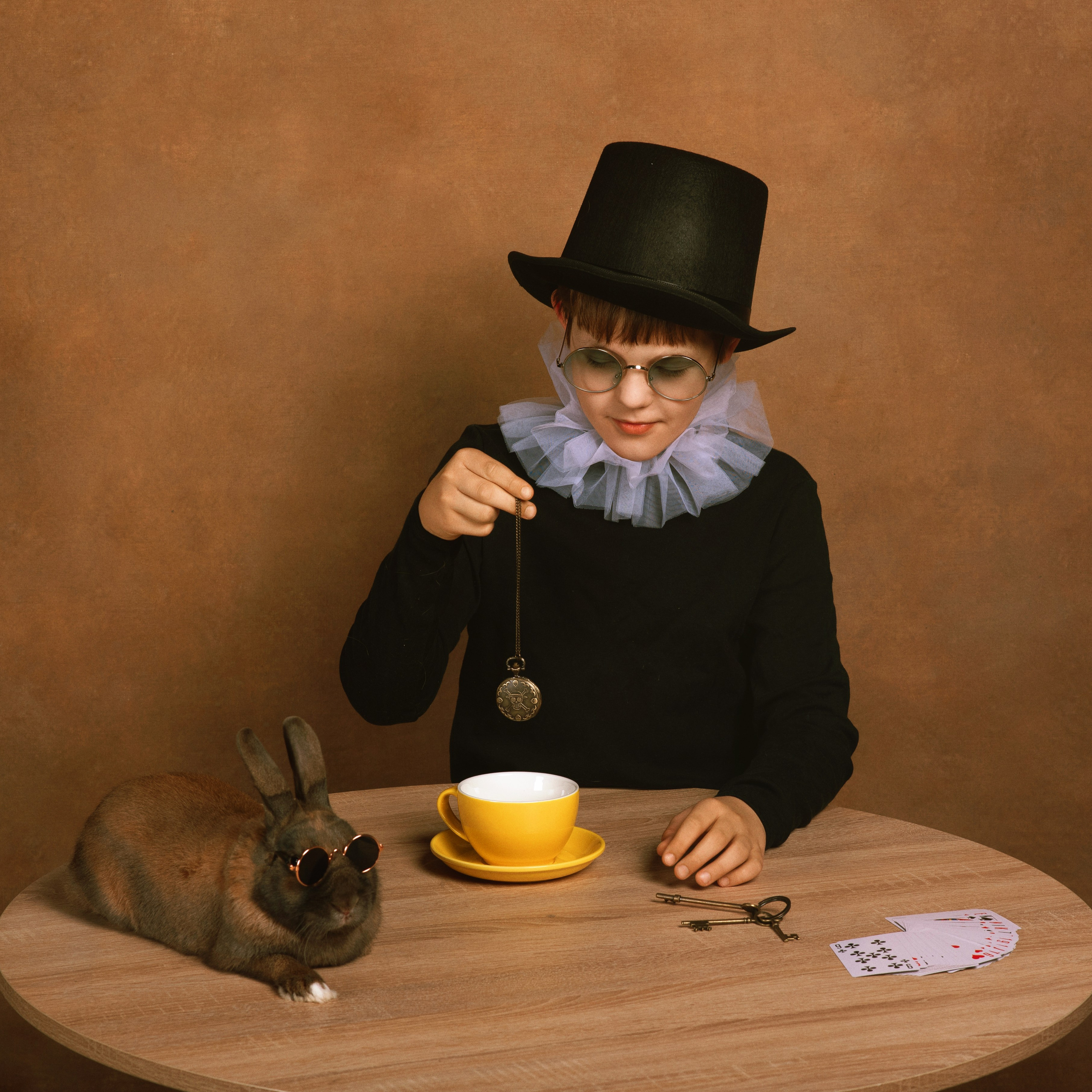 Владимир — фотосессия с кроликом. Фотографы в Орле Шестопаловы Юлия и Юрий