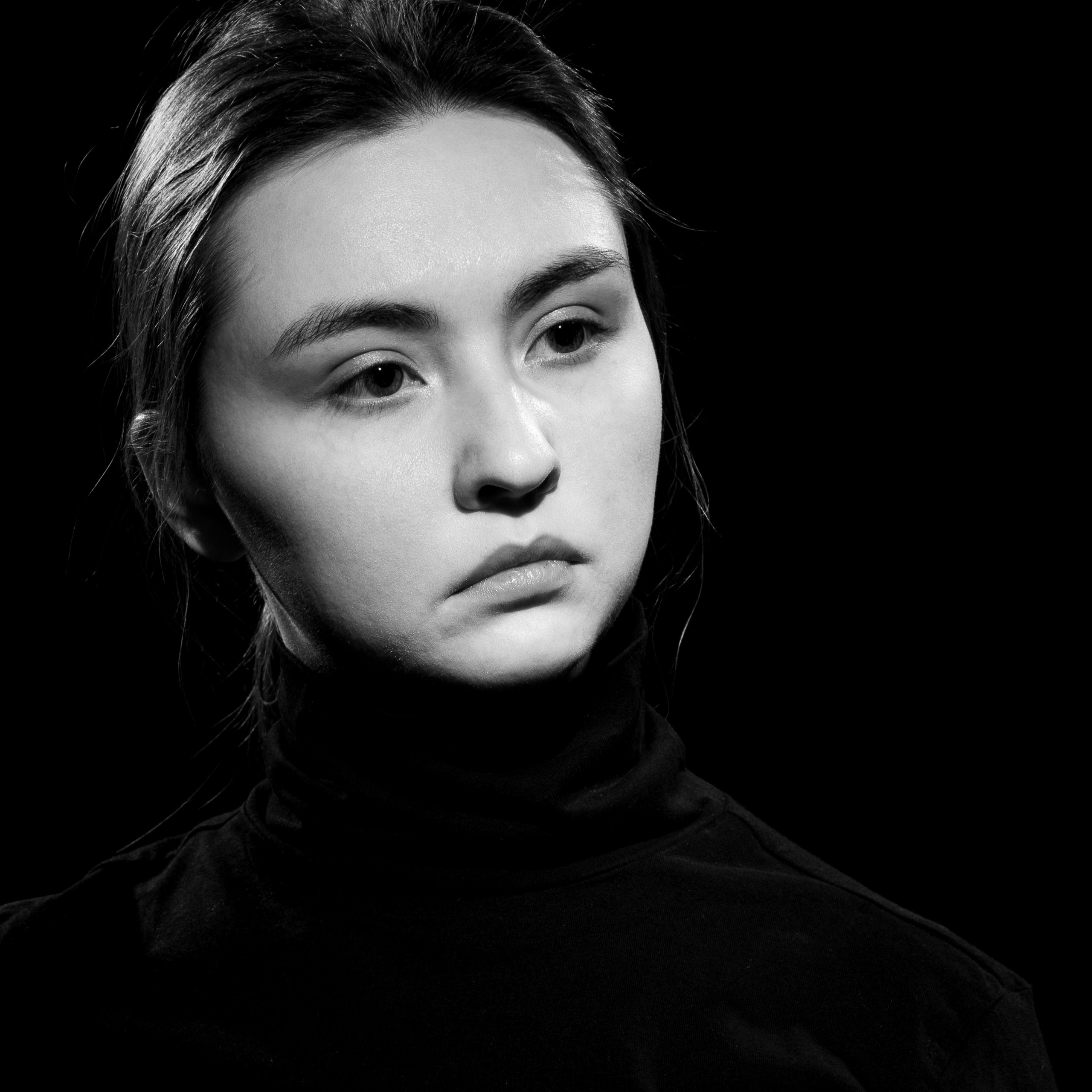 Черно белый женский портрет