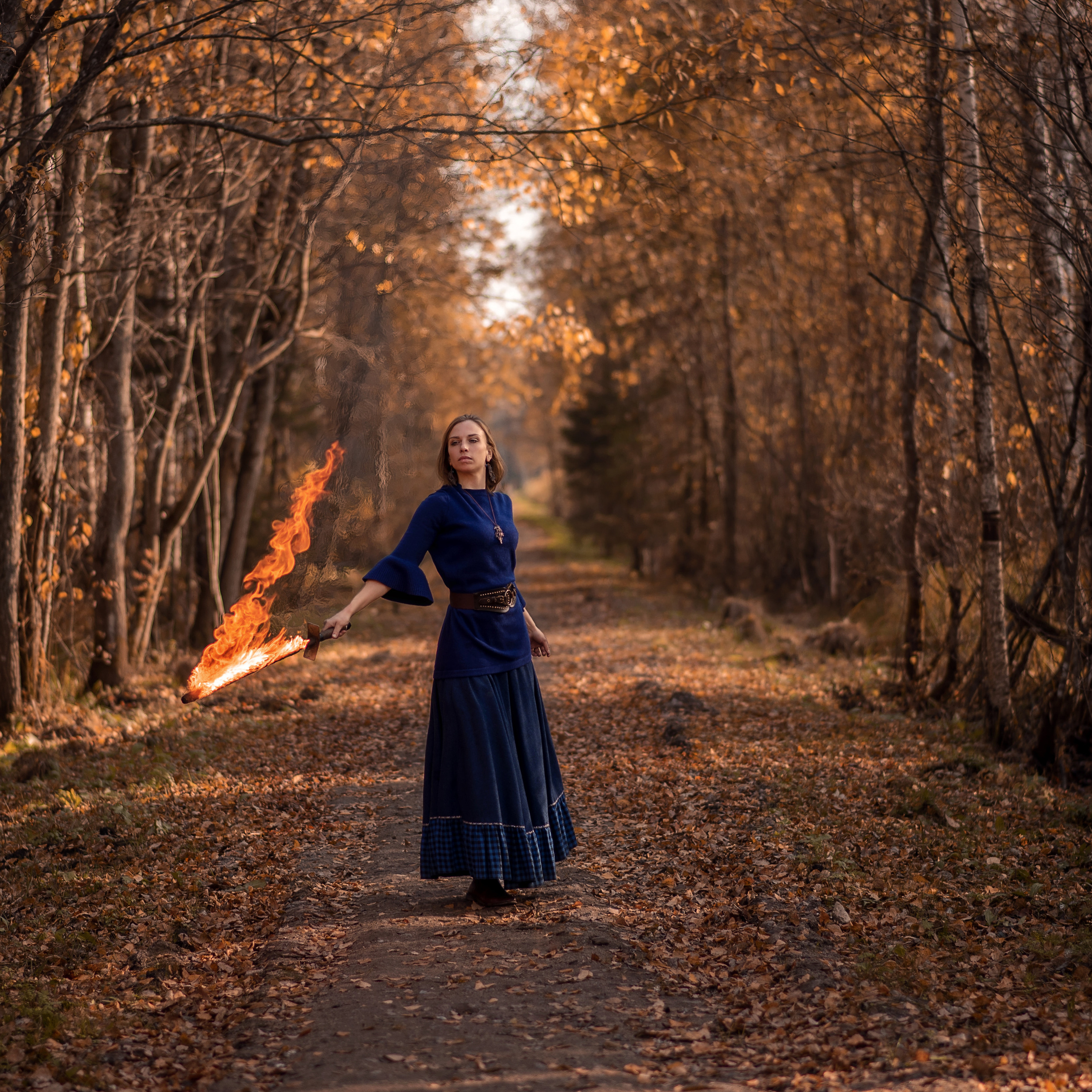Ира фотосессия с огнем на Гатчине. Фотографы в Орле Шестопаловы Юлия и Юрий