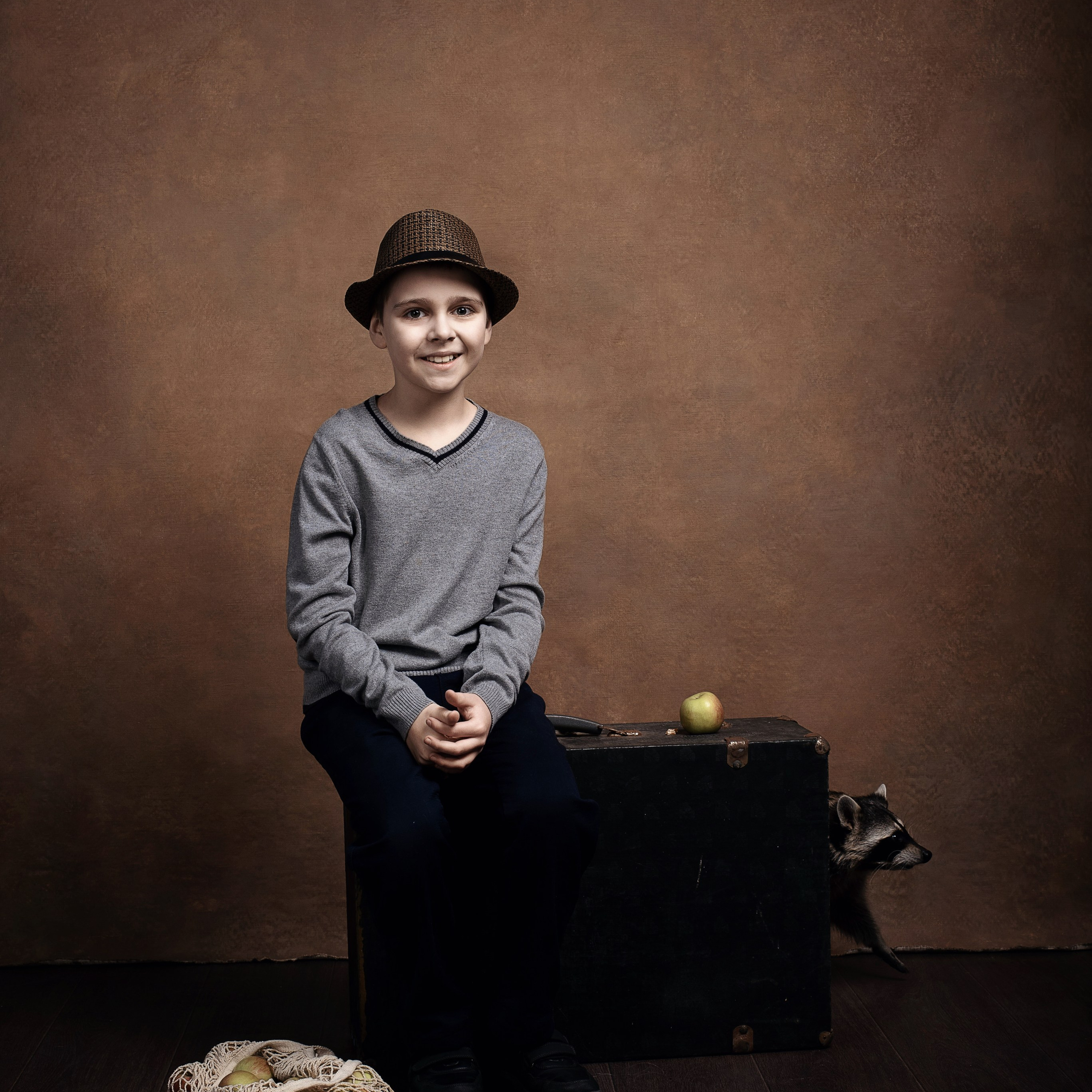 Фотосессия с енотом в студии