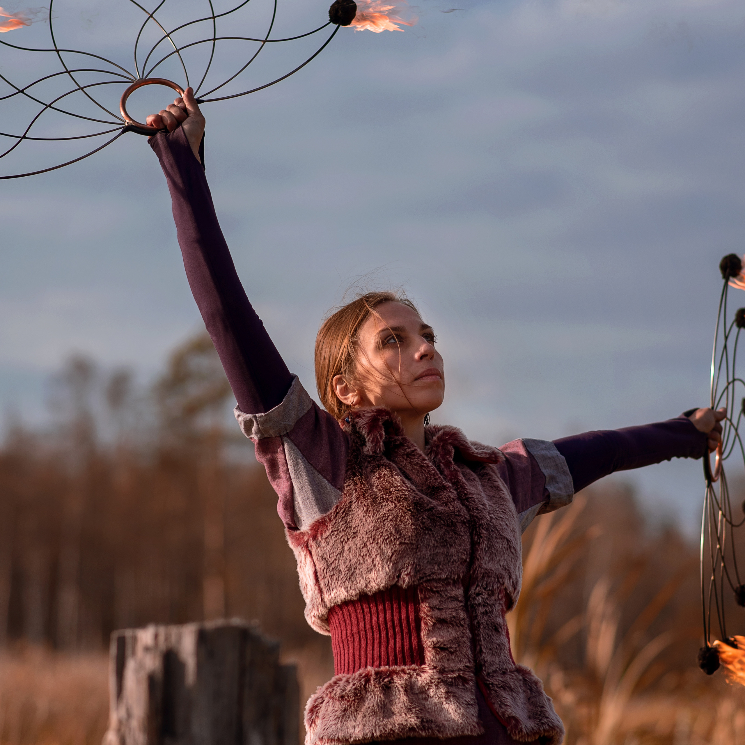 Ира фотосессия с огнем на Гатчине. Фотографы в Орле Шестопаловы Юлия и Юрий