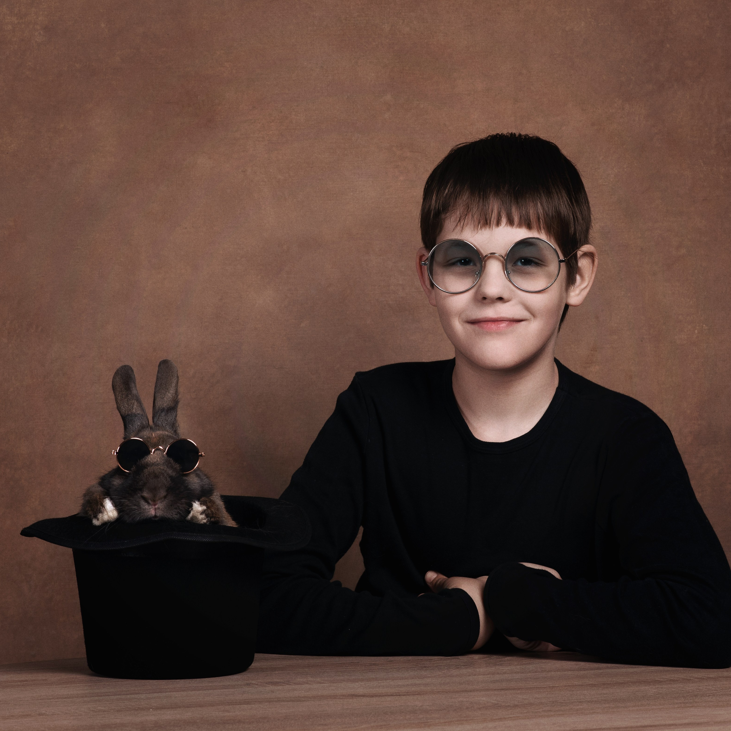 Владимир — фотосессия с кроликом. Фотографы в Орле Шестопаловы Юлия и Юрий