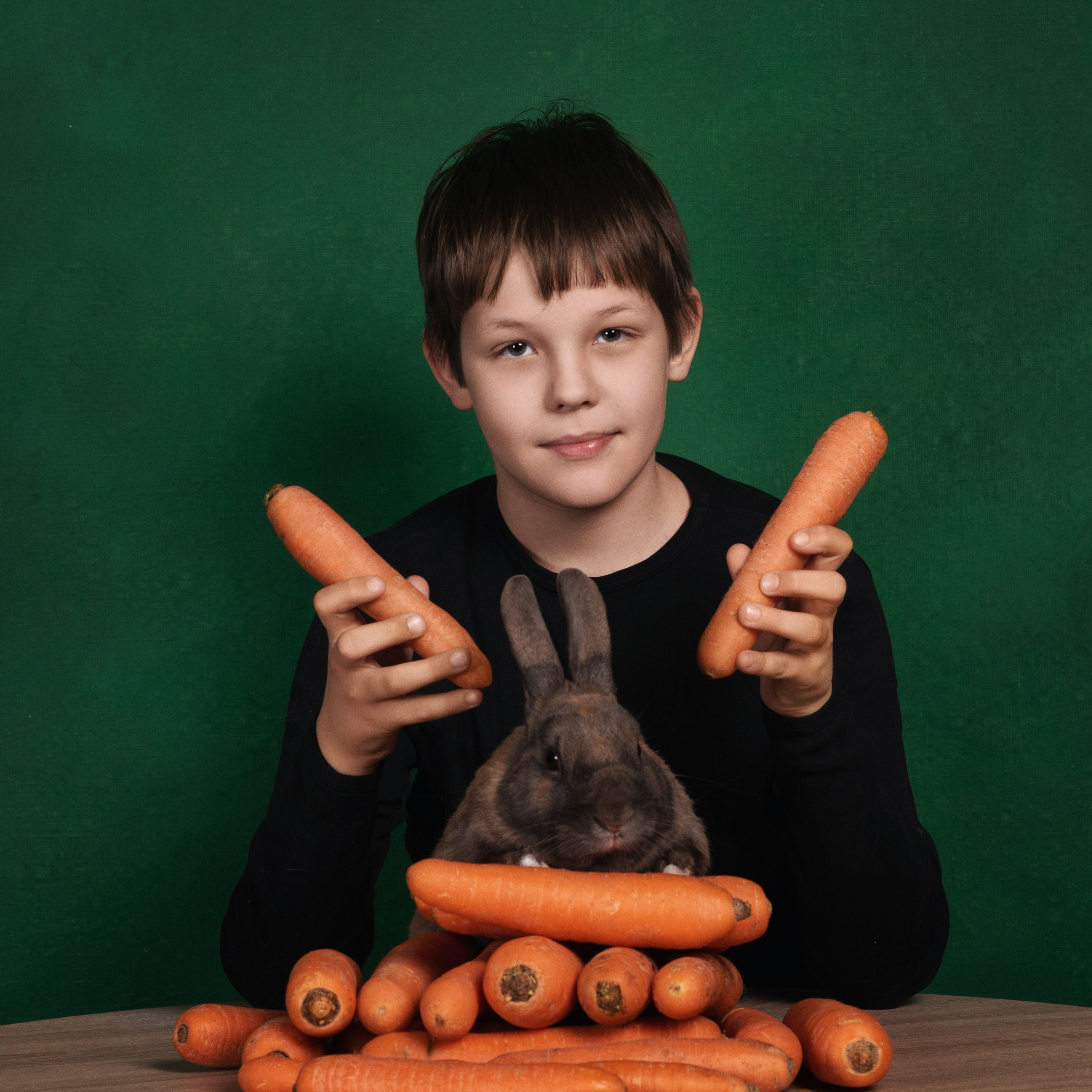 Владимир — фотосессия с кроликом. Фотографы в Орле Шестопаловы Юлия и Юрий